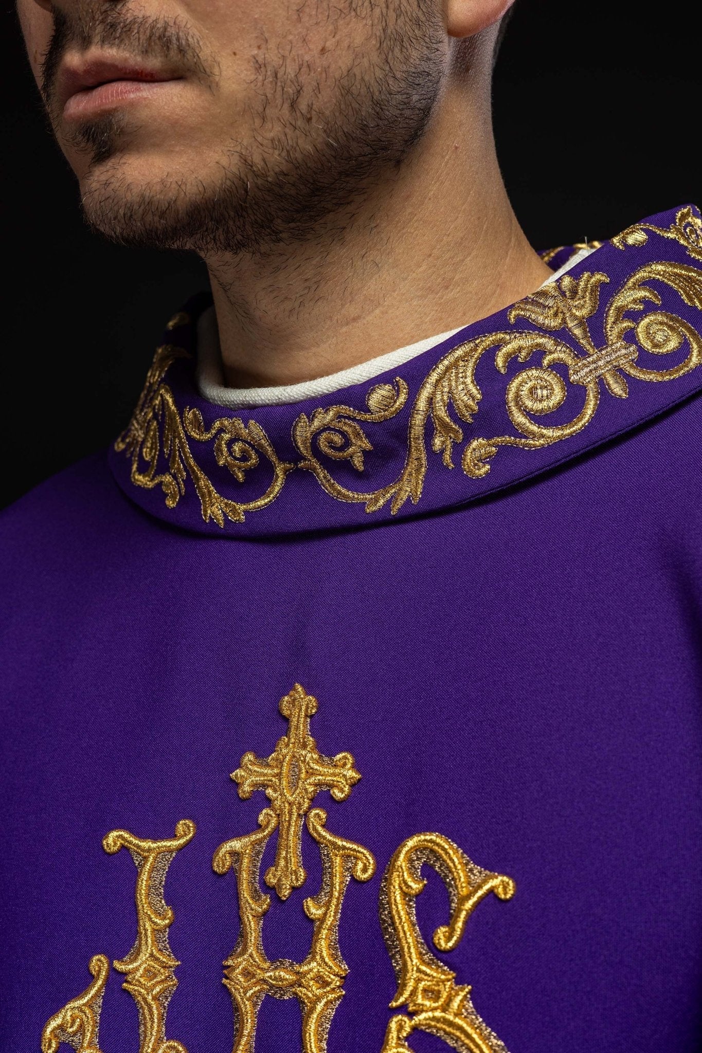 Purple chasuble with IHS embroidery KOR/157/03/01 FIOLET - HAFTINAUSA.COM