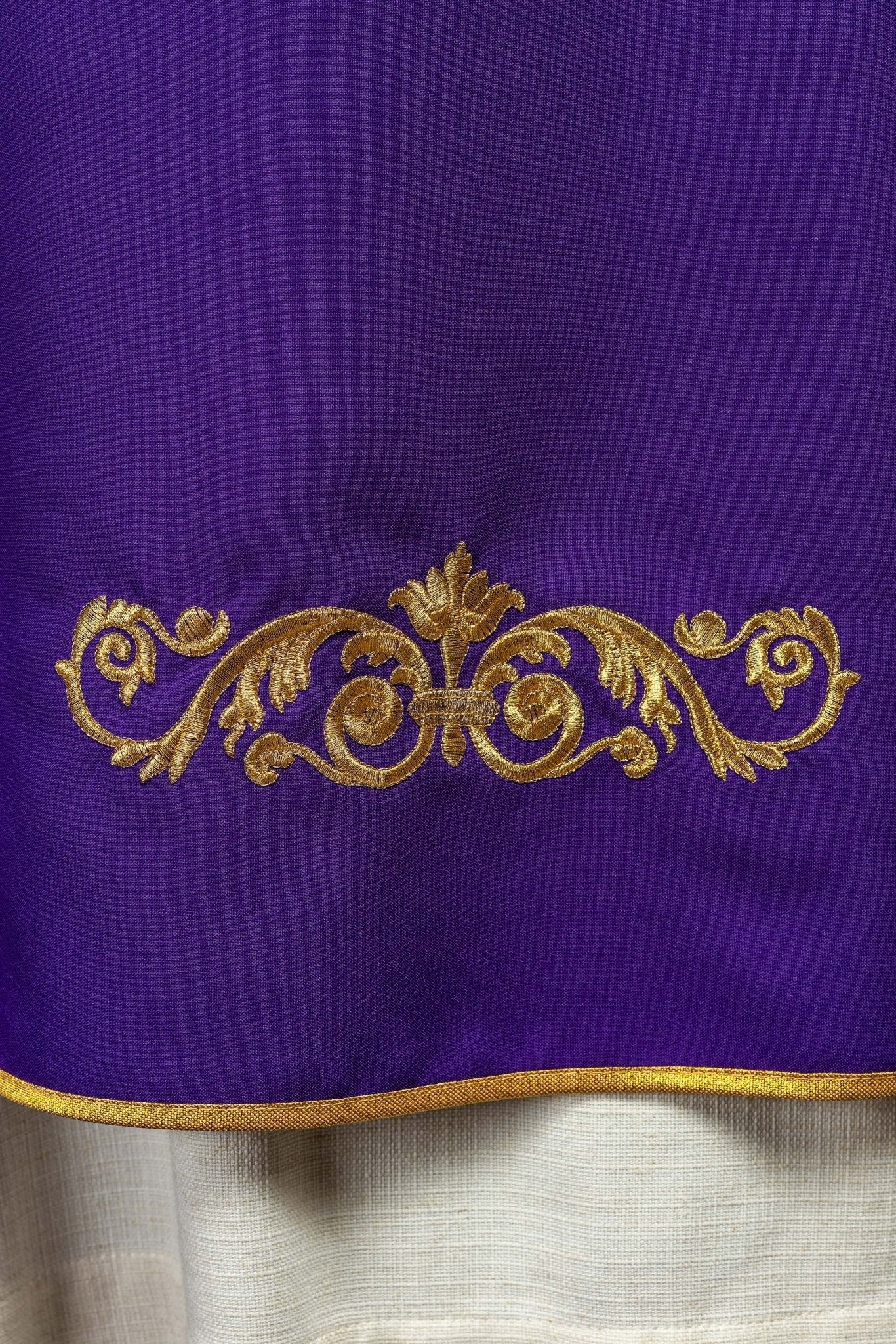 Purple chasuble with IHS embroidery KOR/157/03/01 FIOLET - HAFTINAUSA.COM