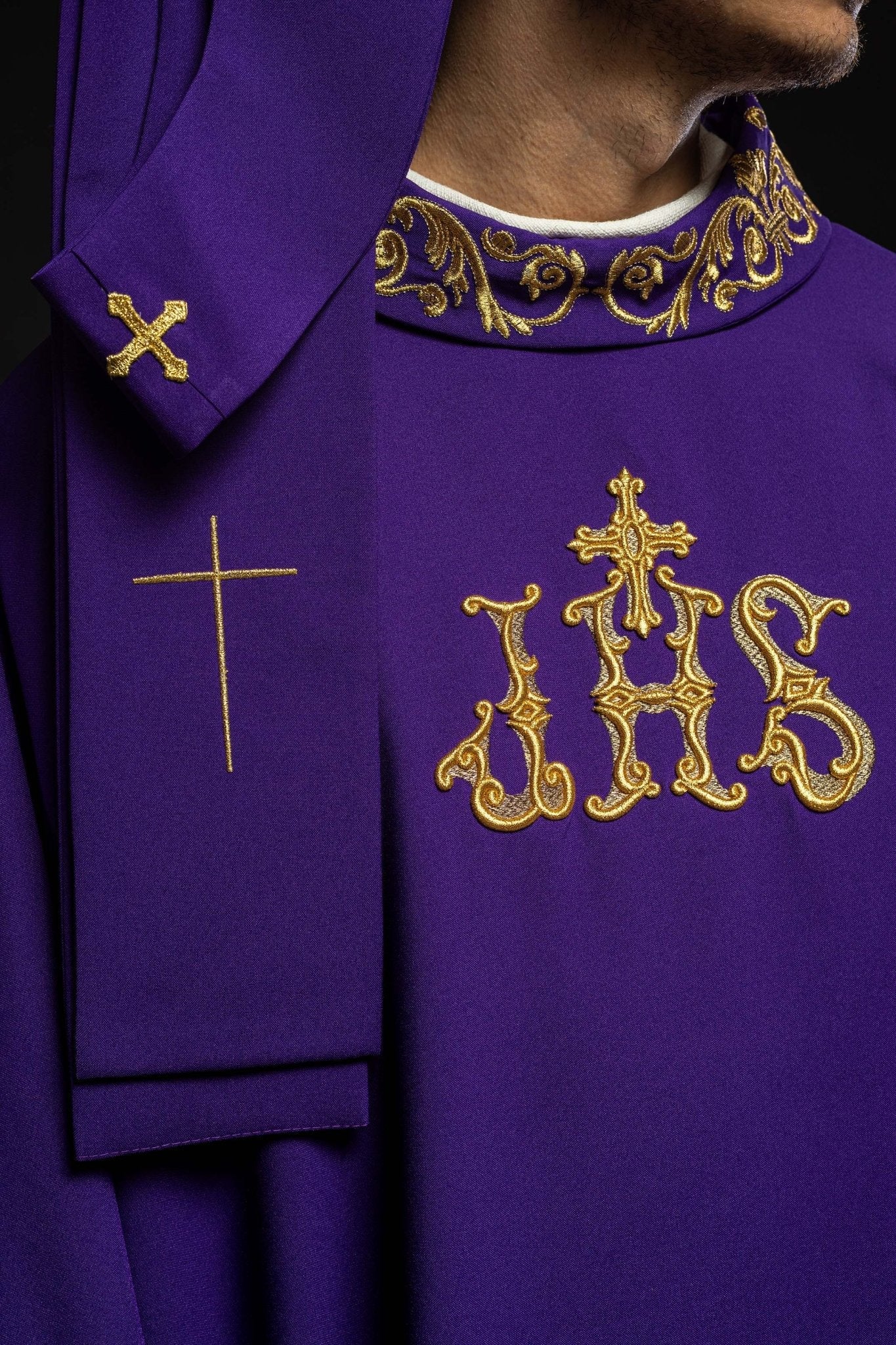 Purple chasuble with IHS embroidery KOR/157/03/01 FIOLET - HAFTINAUSA.COM