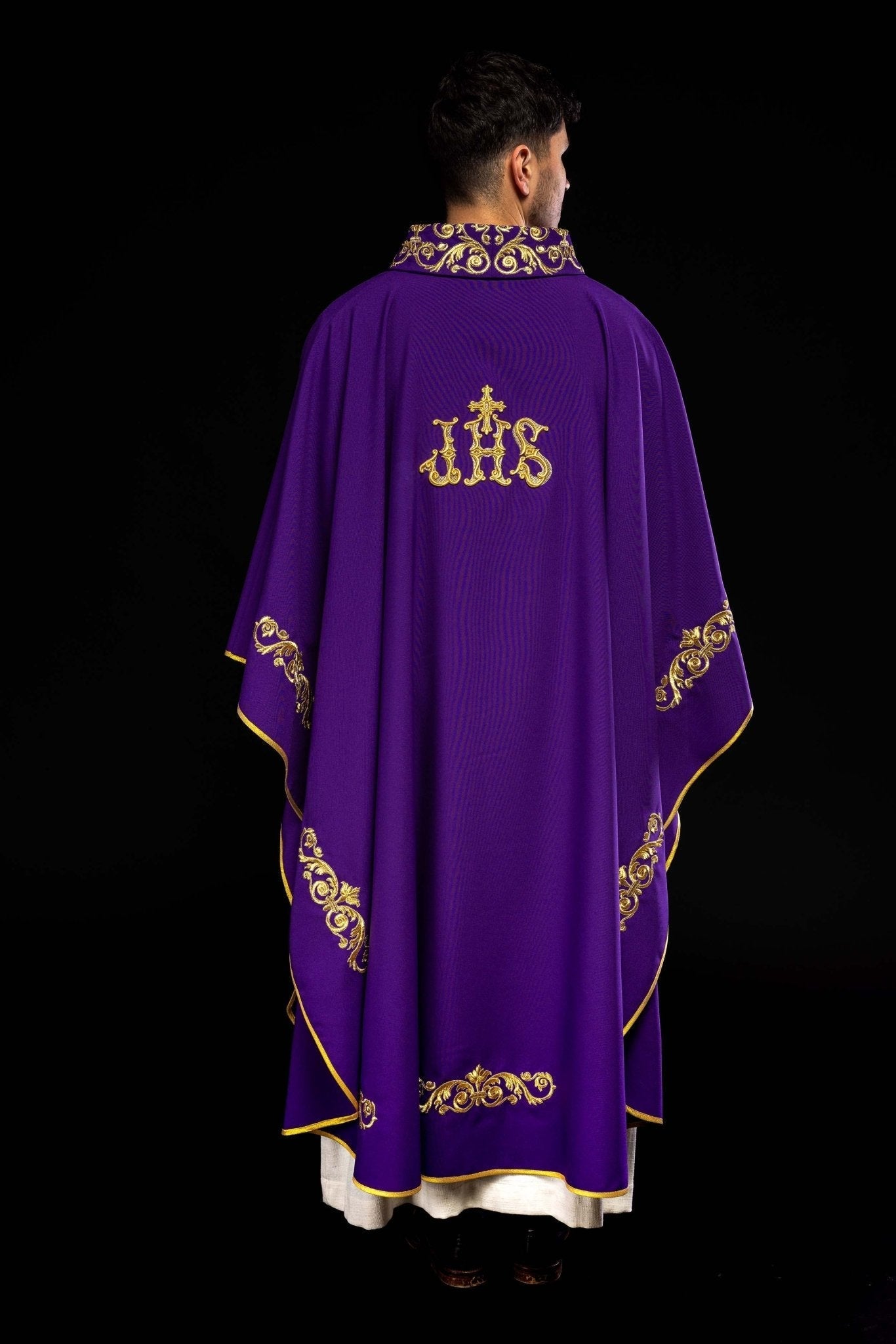 Purple chasuble with IHS embroidery KOR/157/03/01 FIOLET - HAFTINAUSA.COM