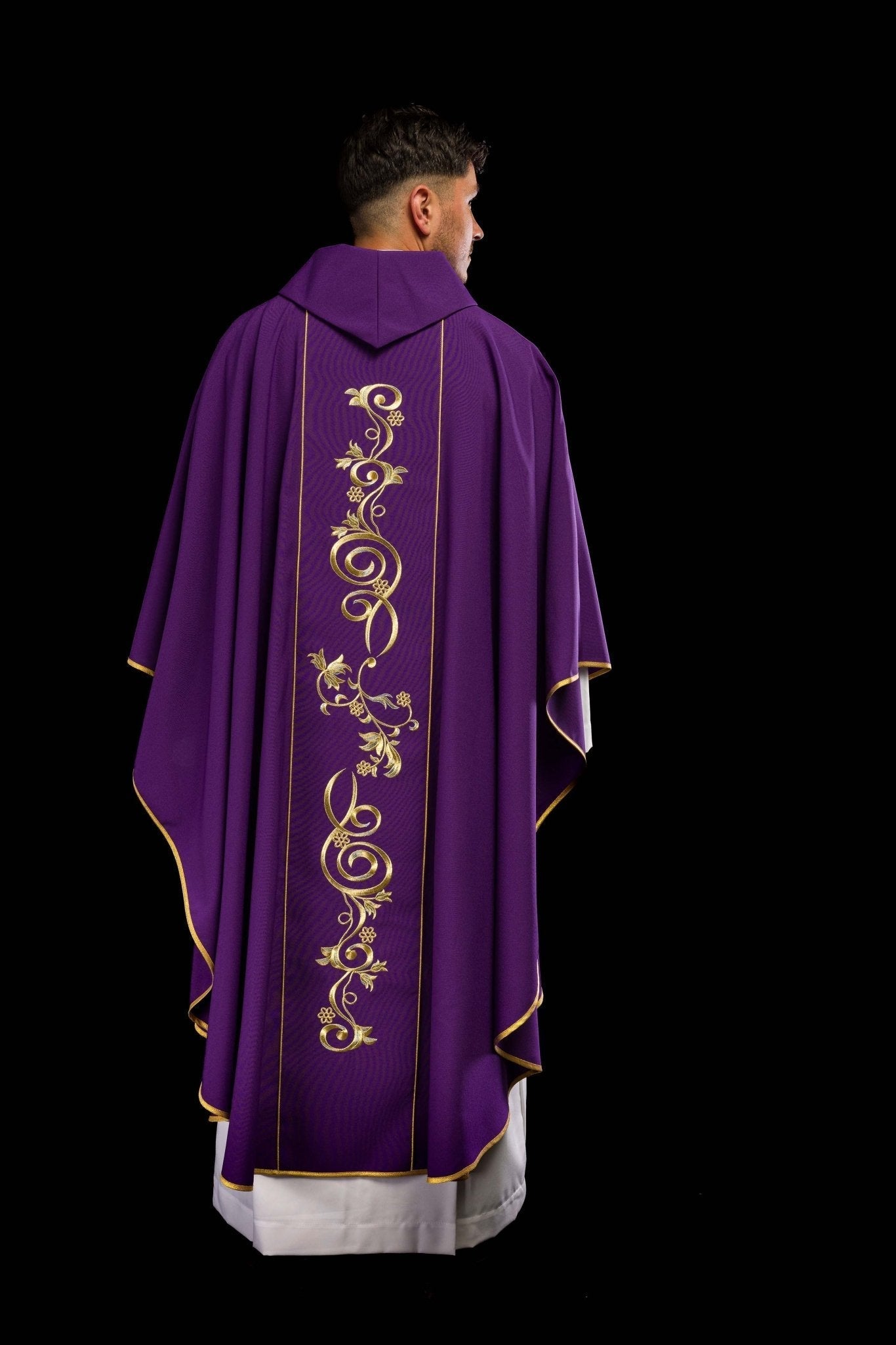 Purple chasuble with IHS motif KOR/031/03/01 FIOLET - HAFTINAUSA.COM