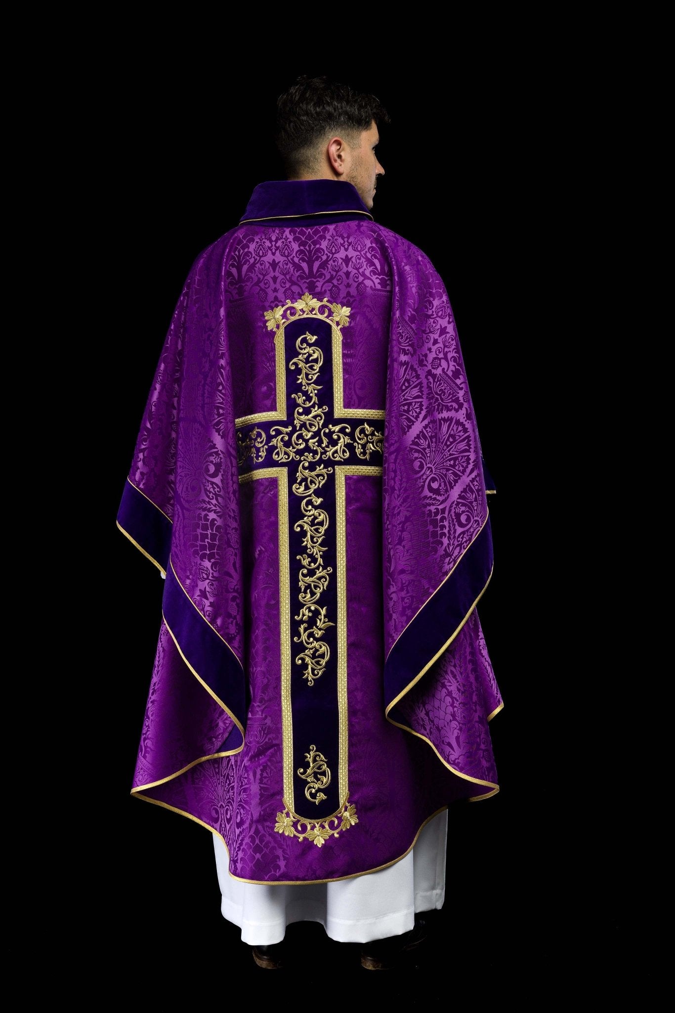 Purple chasuble with Jesus Christ on Cross embroidery KOR/190/03/83/PA FIOLET - CHASUBLES.COM