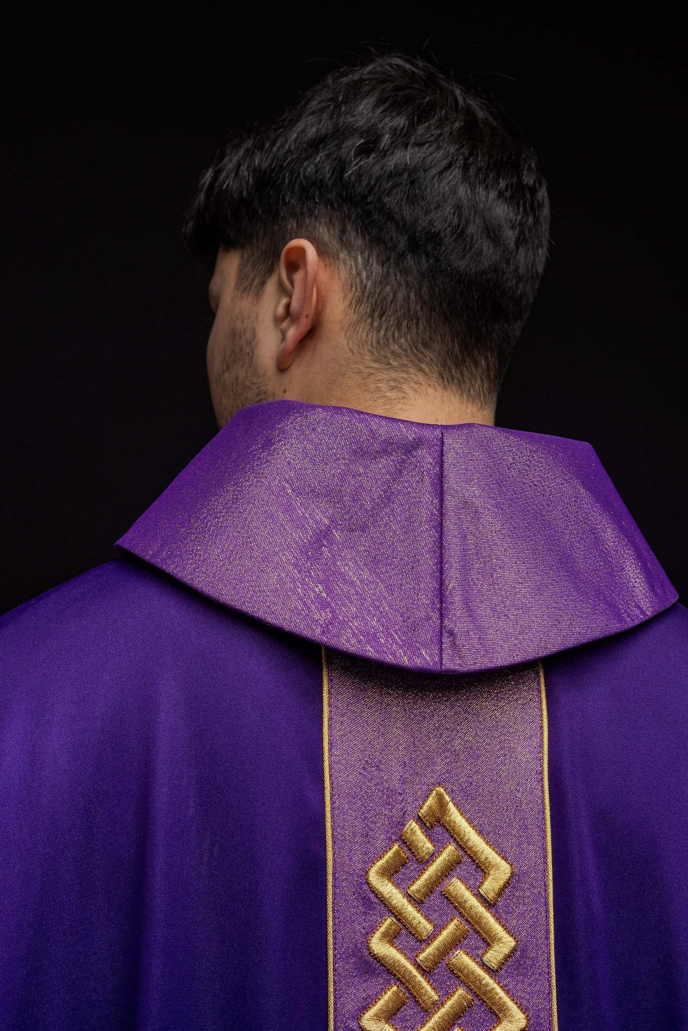 Purple chasuble with narrow embroidery KOR/266/03/53 - HAFTINAUSA.COM