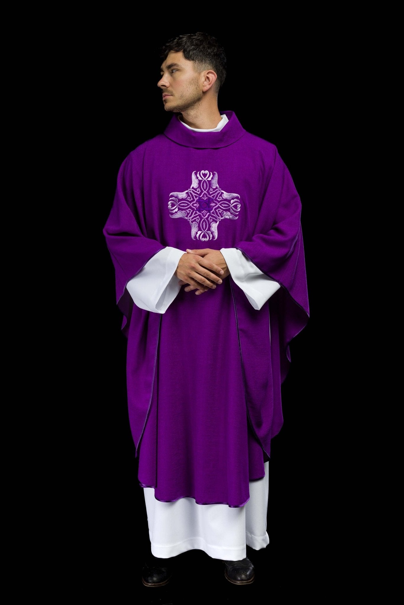 Purple chasuble with purple cross HA7035-03 FIOLET - CHASUBLES.COM