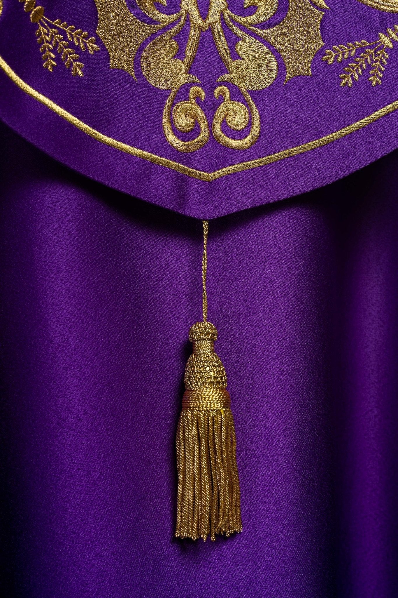 Purple church cope with gold IHS monogram KKP/009/03/20 FIOLET SAT. POMPON 145 cm - HAFTINAUSA.COM
