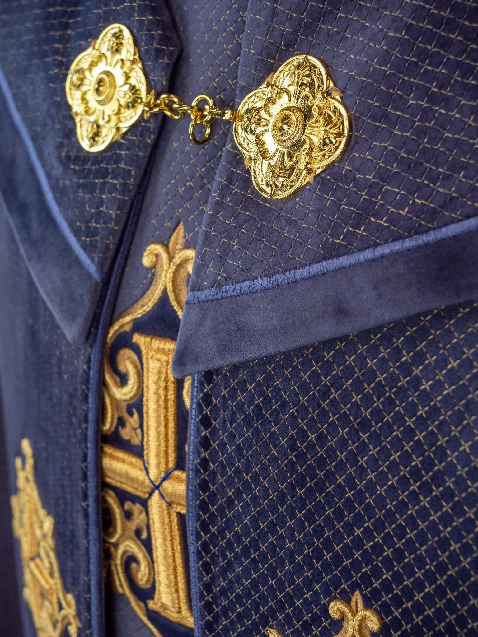 Purple cope with a velvet sash and cross embroidery LE/3029/03 145cm - HAFTINAUSA.COM