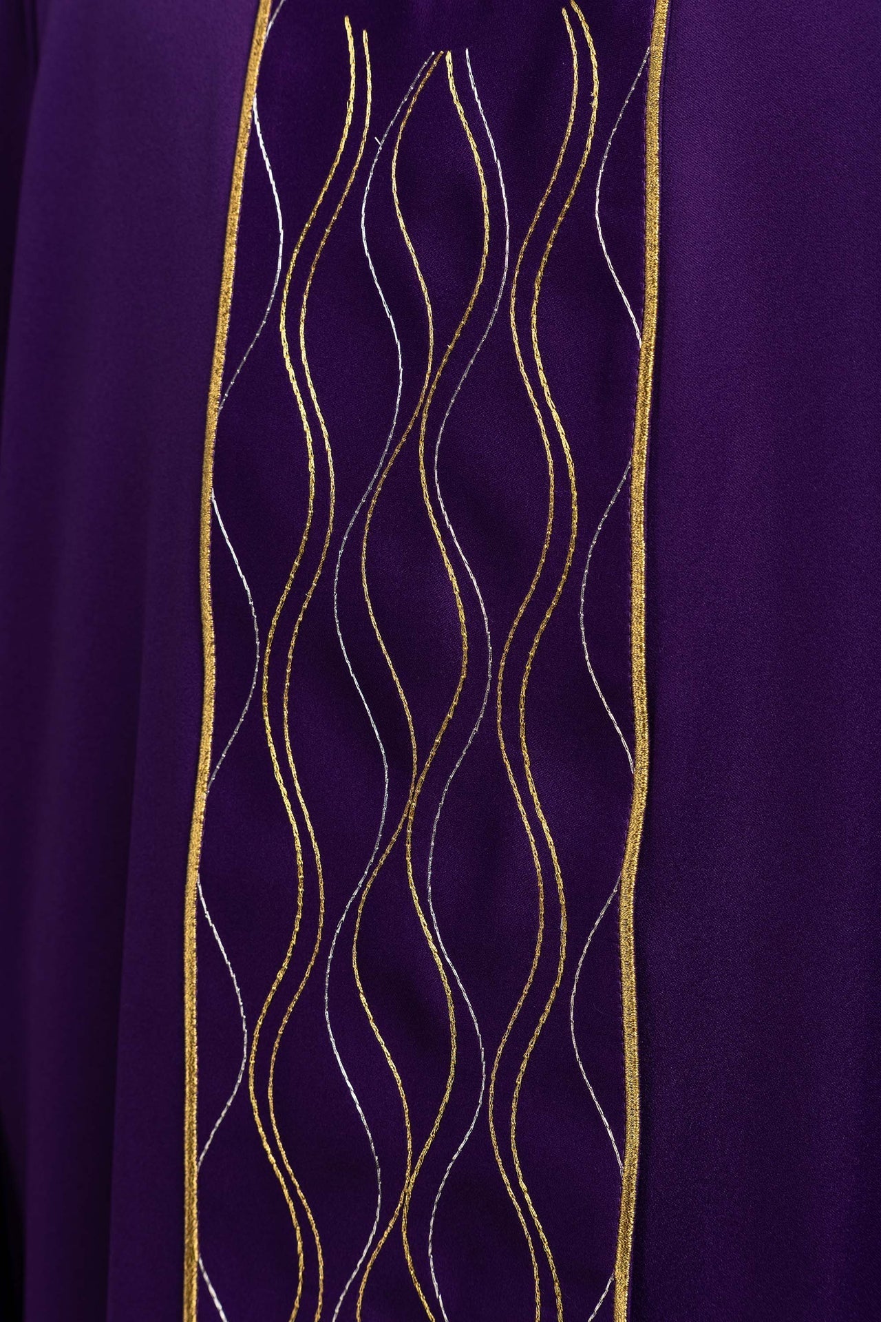 Purple cross - embroidered chasuble KOR/277/03/53 - CHASUBLES.COM