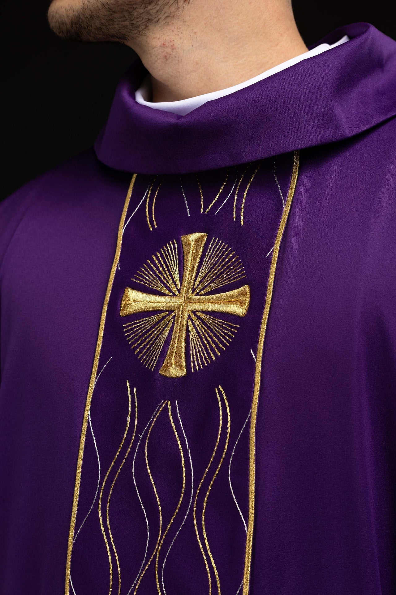 Purple cross - embroidered chasuble KOR/277/03/53 - CHASUBLES.COM