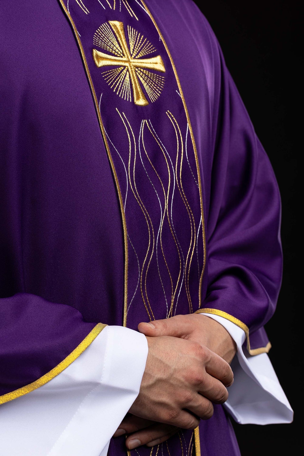 Purple cross - embroidered chasuble KOR/277/03/53 - CHASUBLES.COM