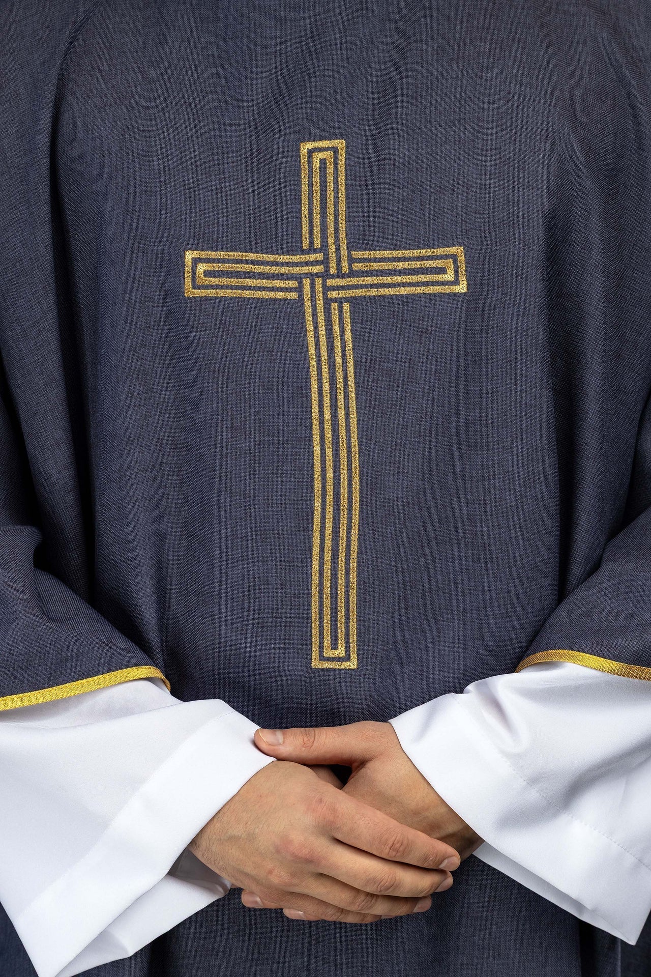 Purple dalmatic with an embroidered gold cross KDL/393/03/70/D - CHASUBLES.COM