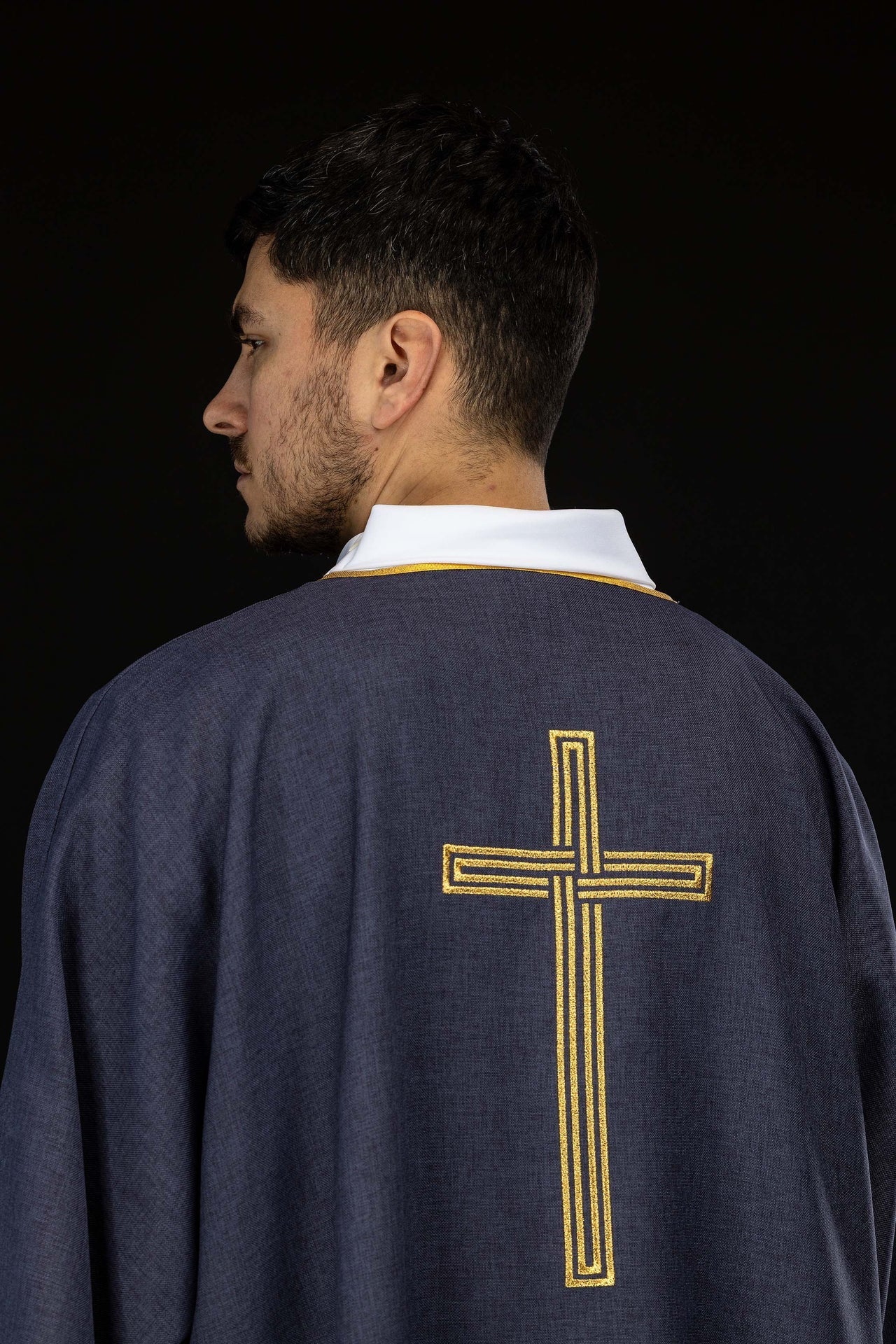 Purple dalmatic with an embroidered gold cross KDL/393/03/70/D - CHASUBLES.COM