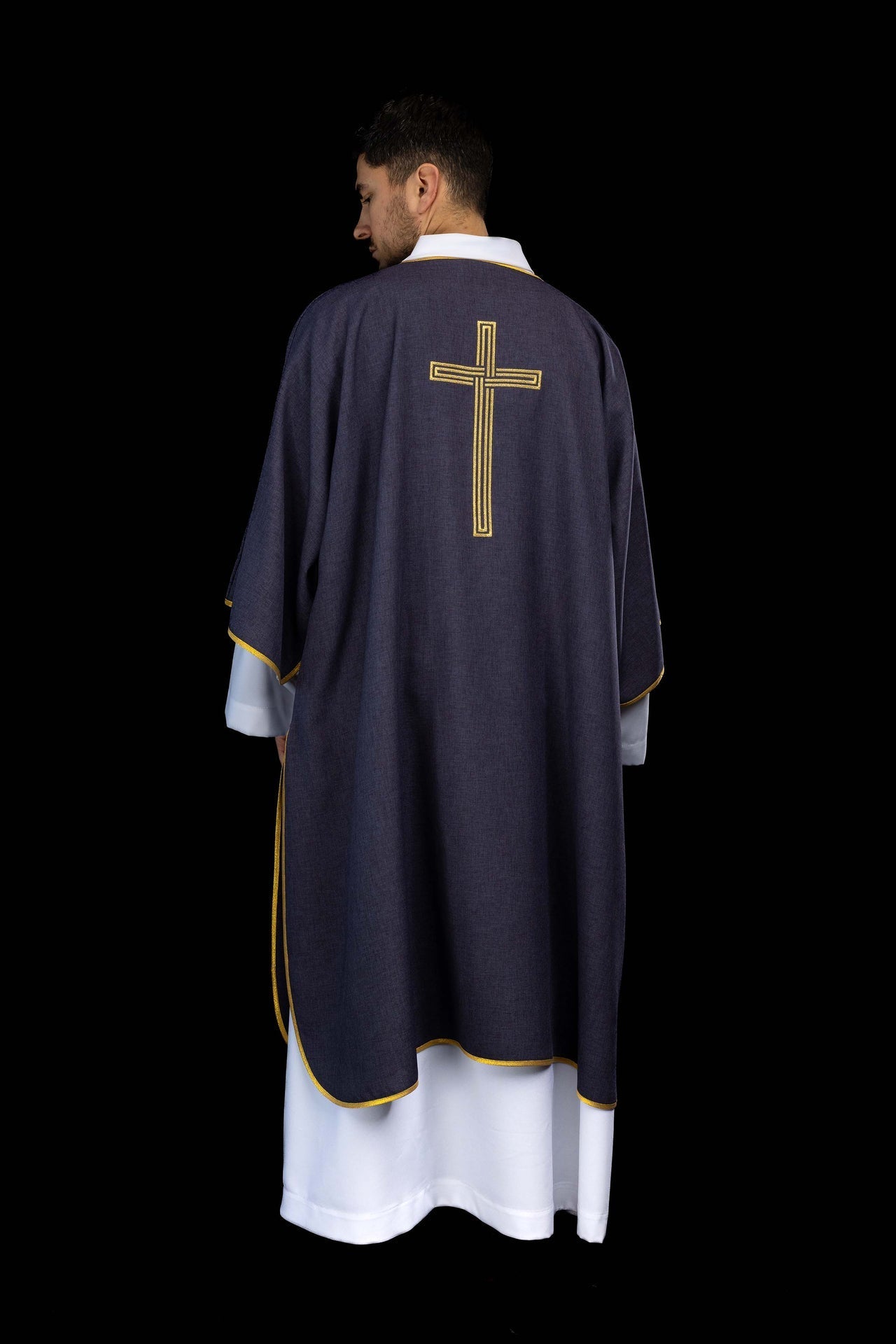 Purple dalmatic with an embroidered gold cross KDL/393/03/70/D - CHASUBLES.COM