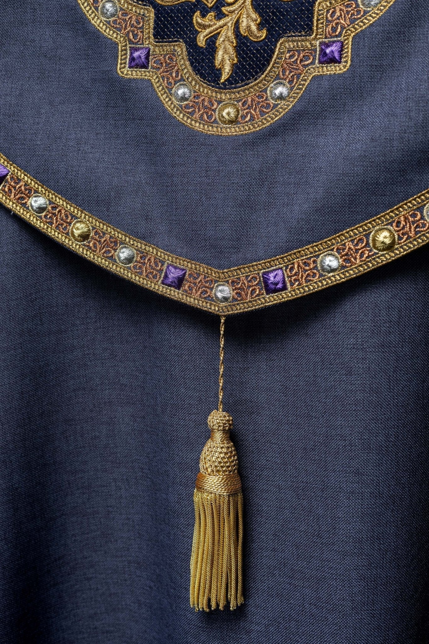 Purple liturgical cape with gold IHS S - 3067 - 03 - 70 150cm - HAFTINAUSA.COM
