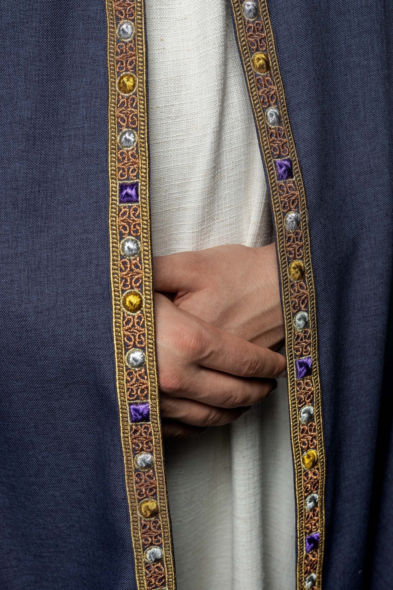 Purple liturgical cape with gold IHS S - 3067 - 03 - 70 150cm - HAFTINAUSA.COM
