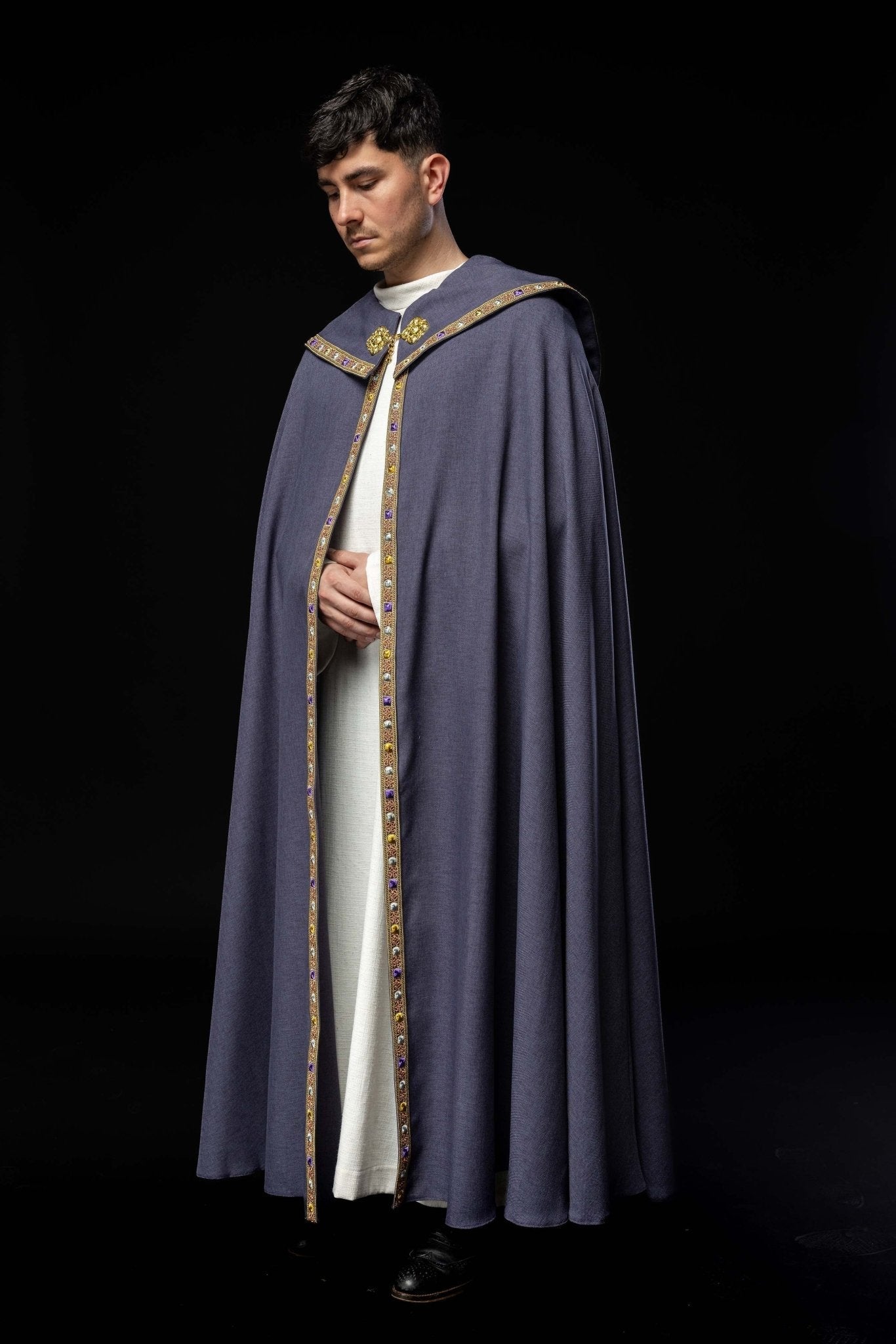 Purple liturgical cape with gold IHS S - 3067 - 03 - 70 150cm - HAFTINAUSA.COM