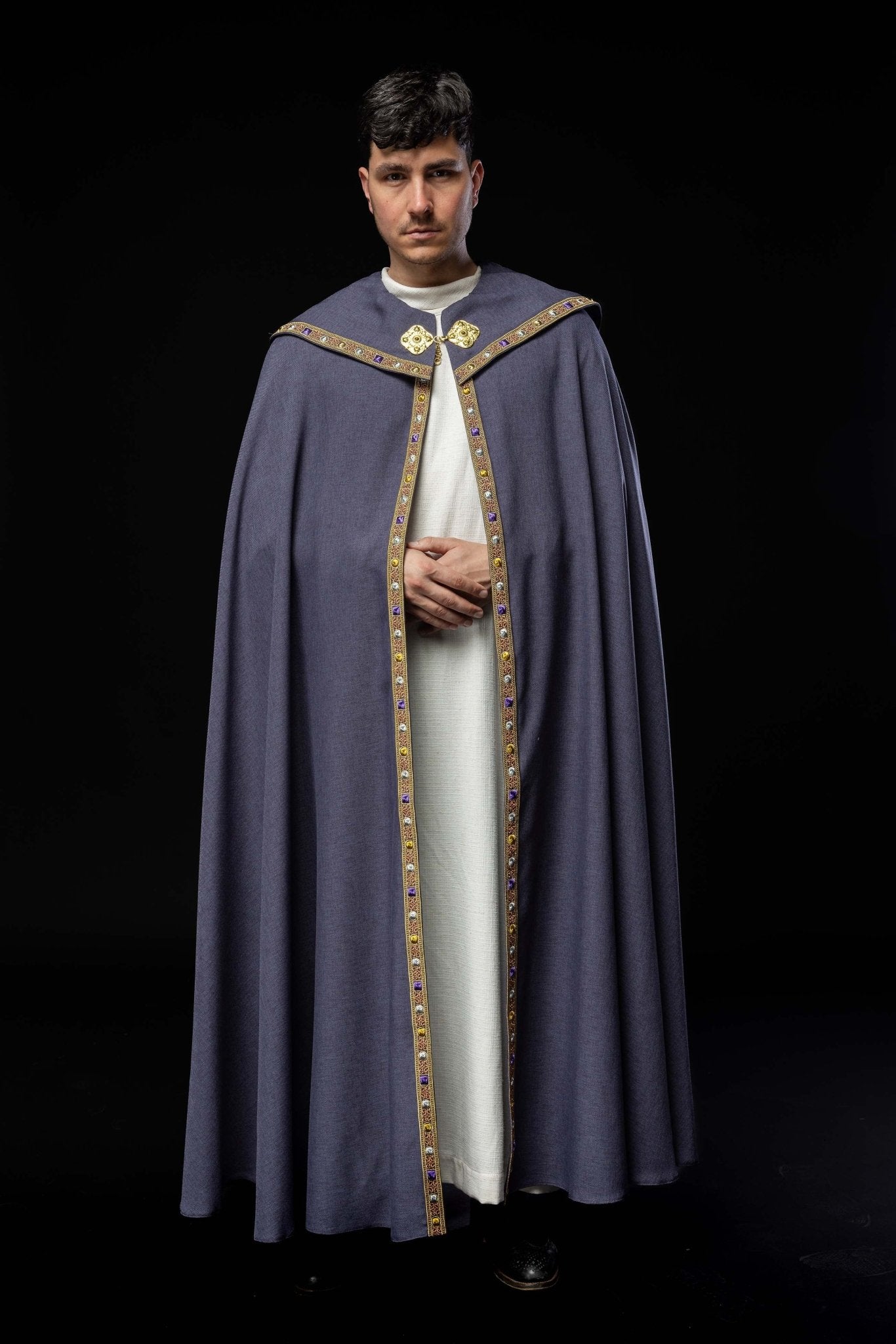 Purple liturgical cape with gold IHS S - 3067 - 03 - 70 150cm - HAFTINAUSA.COM