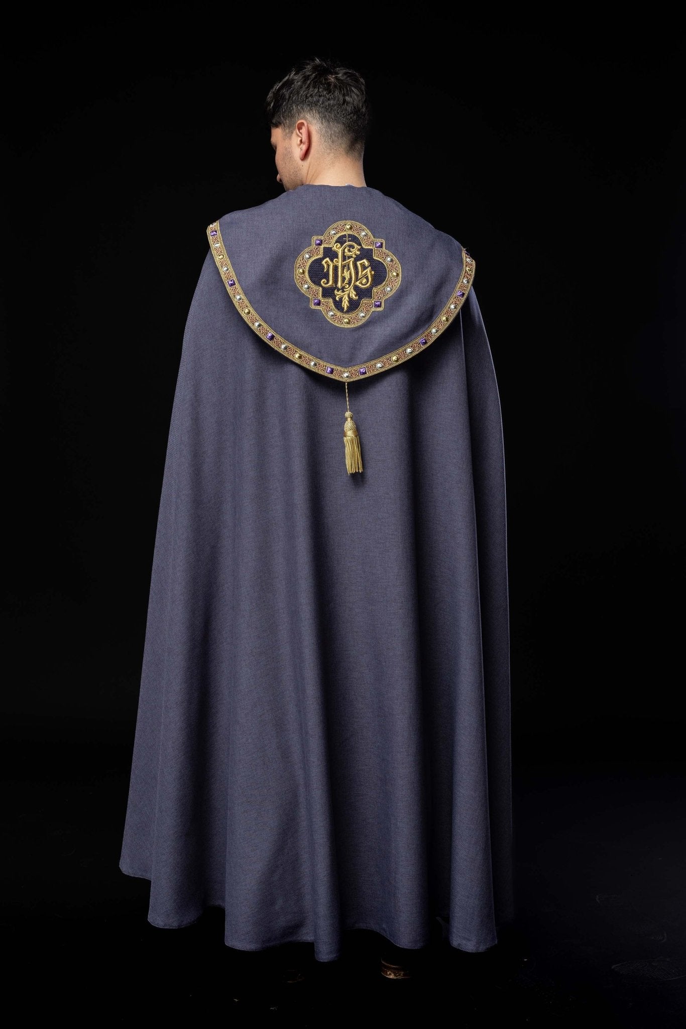 Purple liturgical cape with gold IHS S - 3067 - 03 - 70 150cm - HAFTINAUSA.COM