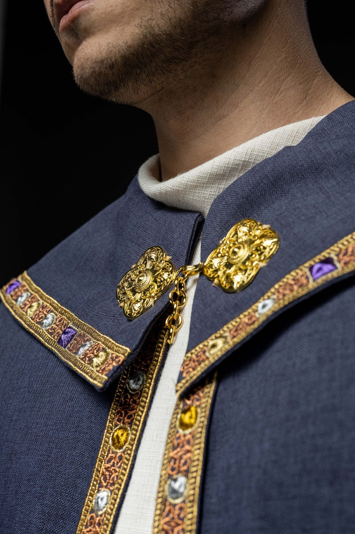 Purple liturgical cape with gold IHS S - 3067 - 03 - 70 150cm - HAFTINAUSA.COM