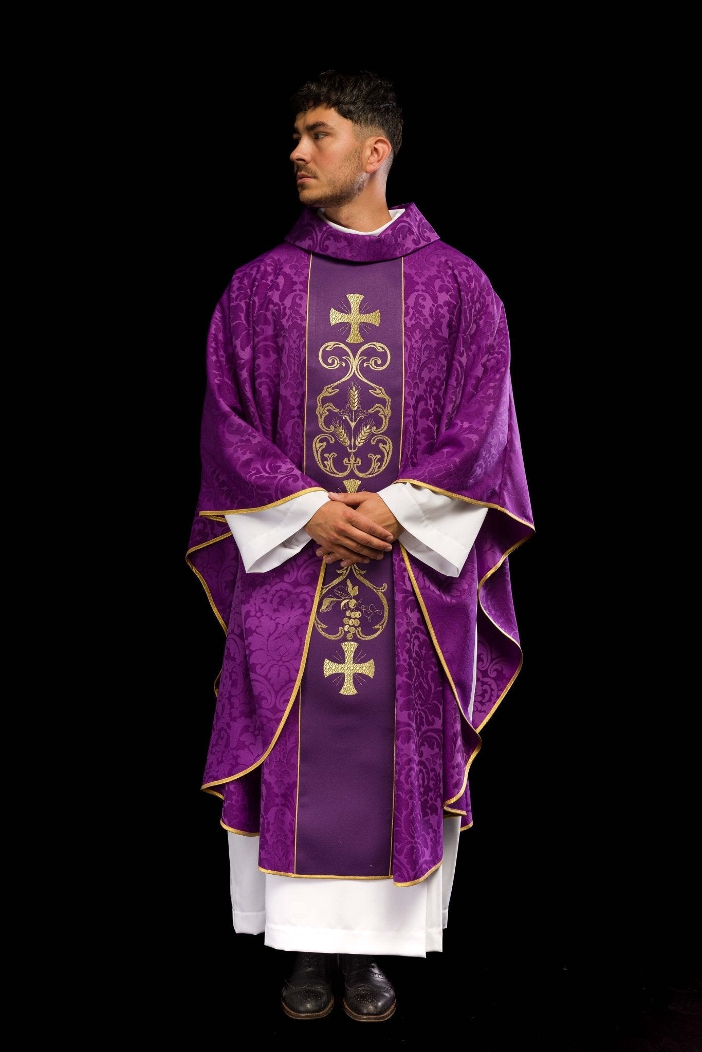 Purple liturgical chasuble decorated with an embroidered belt KOR/148/03/81 - HAFTINAUSA.COM