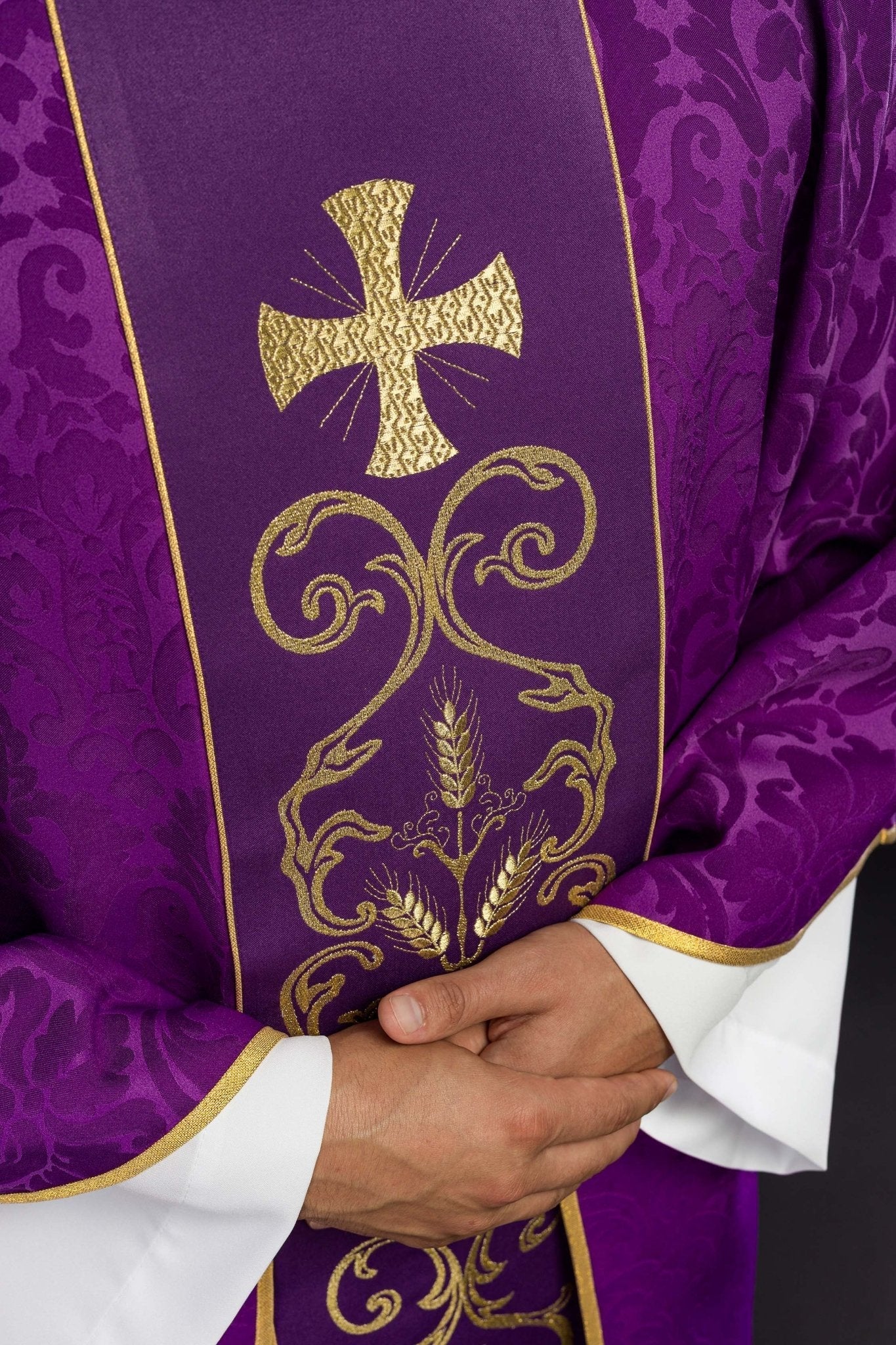 Purple liturgical chasuble decorated with an embroidered belt KOR/148/03/81 - HAFTINAUSA.COM