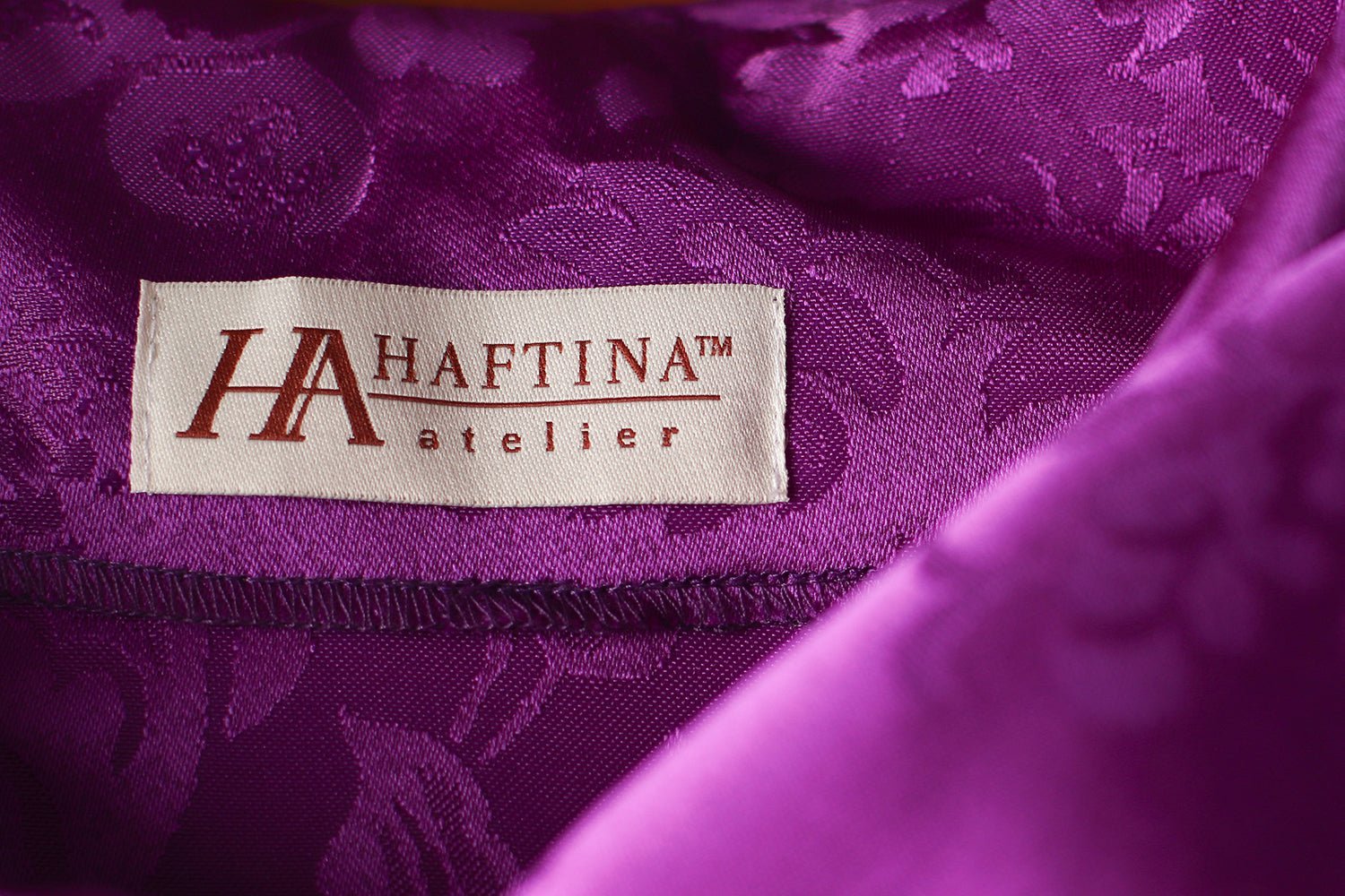 Purple liturgical chasuble decorated with an embroidered belt KOR/148/03/81 - HAFTINAUSA.COM