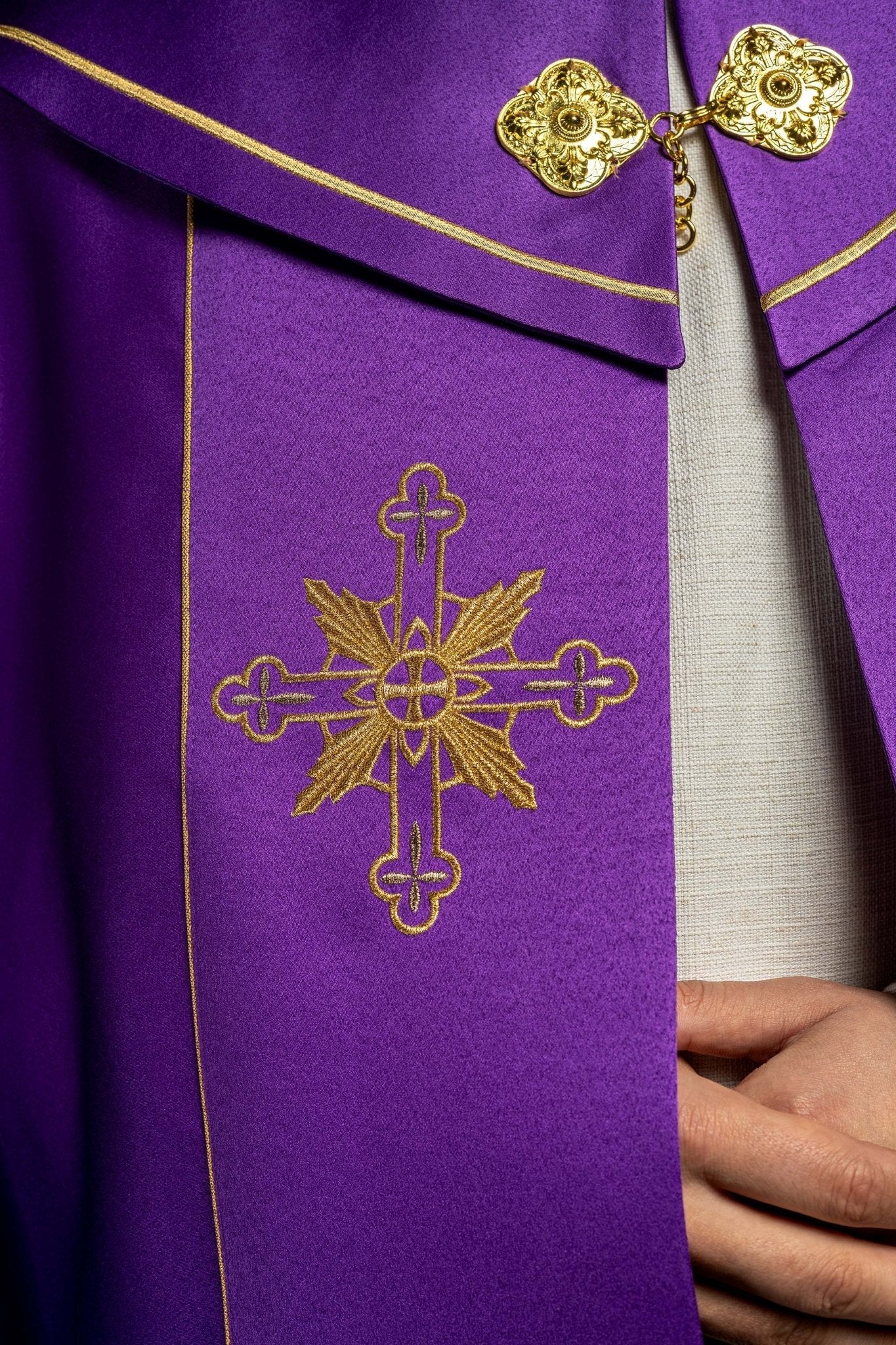 Purple liturgical cope with JHS symbol KKP/023/03/20 FIOLET SAT. POMPON 145cm - HAFTINAUSA.COM