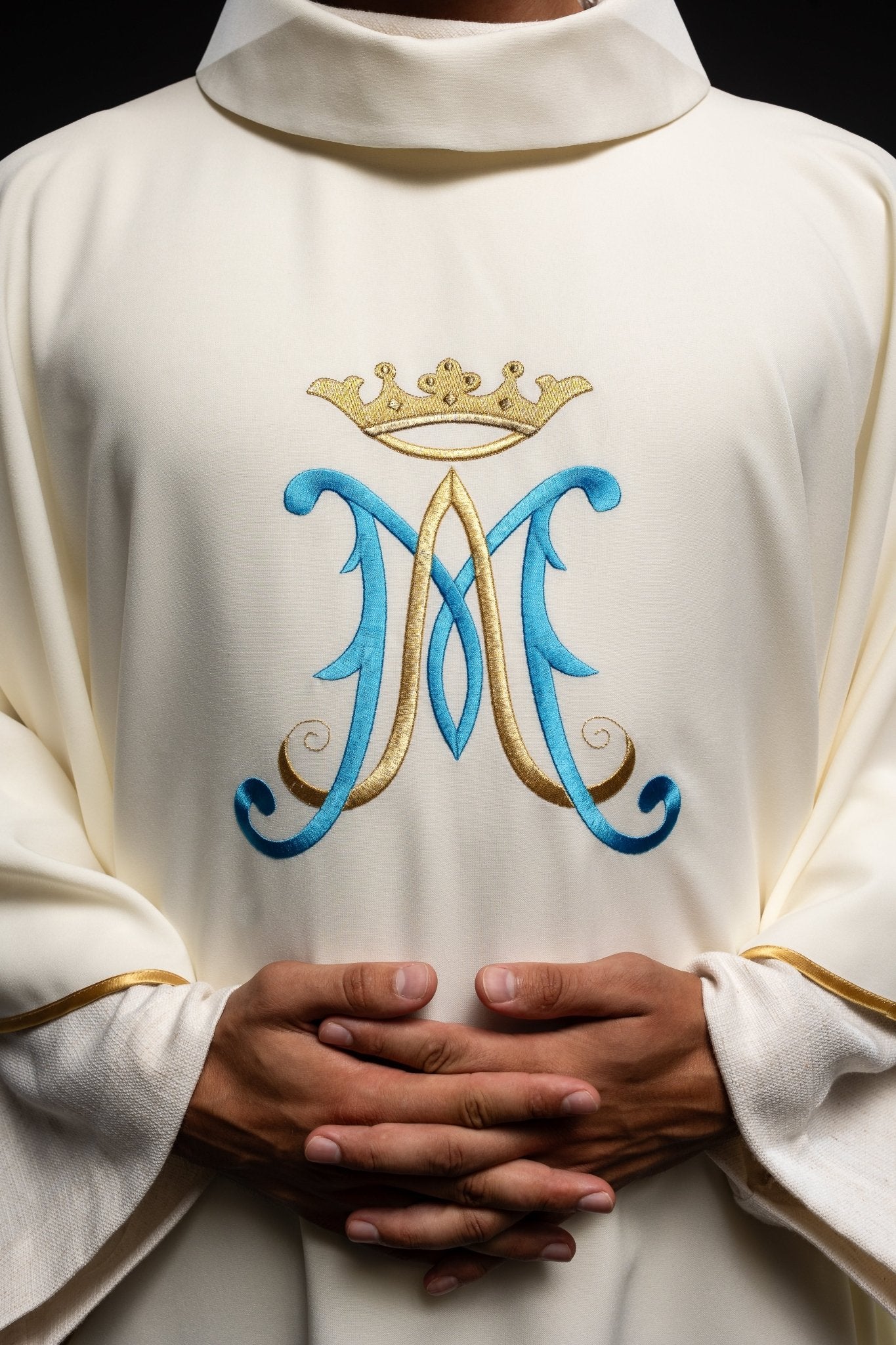 Purple Marian chasuble with cross embroidery KOR/090/05/12 ECRU - HAFTINAUSA.COM