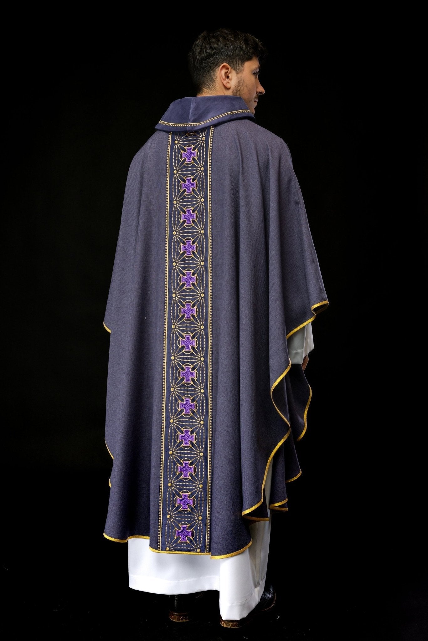 Purple priest chasuble made of natural texture with embroidered collar S - 7071 - 03 - 70 - HAFTINAUSA.COM