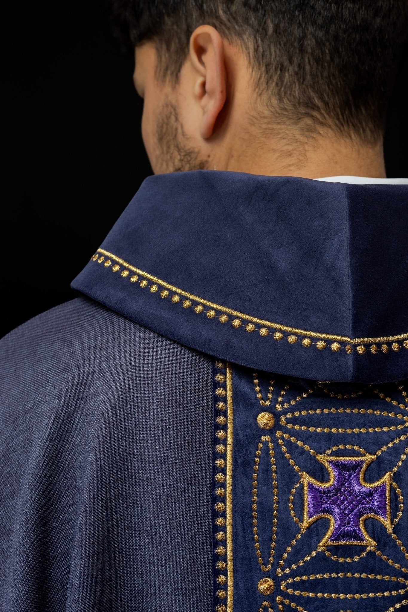 Purple priest chasuble made of natural texture with embroidered collar S - 7071 - 03 - 70 - HAFTINAUSA.COM