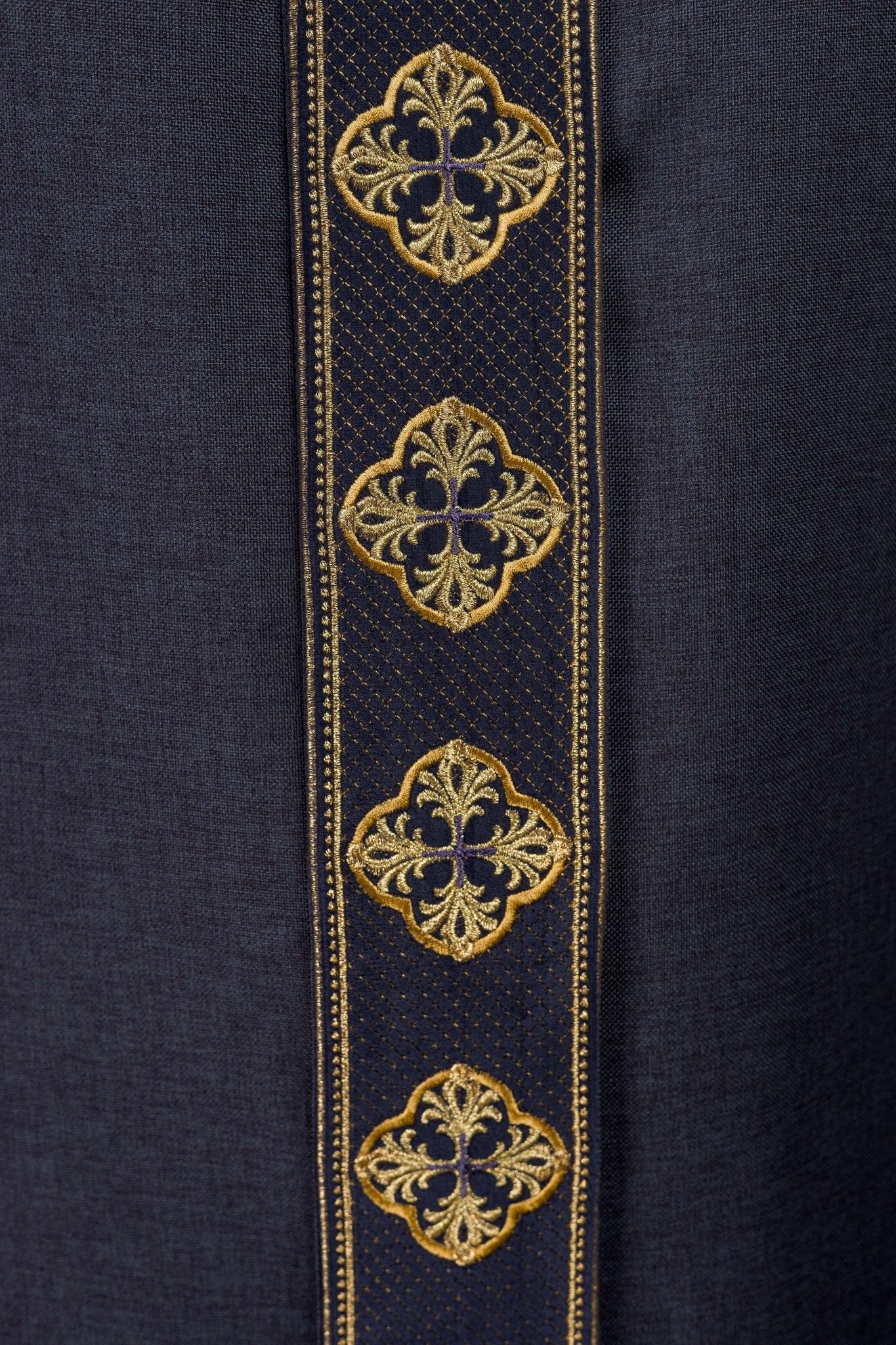 Purple priest chasuble with slim orphrey S-7069-03-70 - CHASUBLES.COM