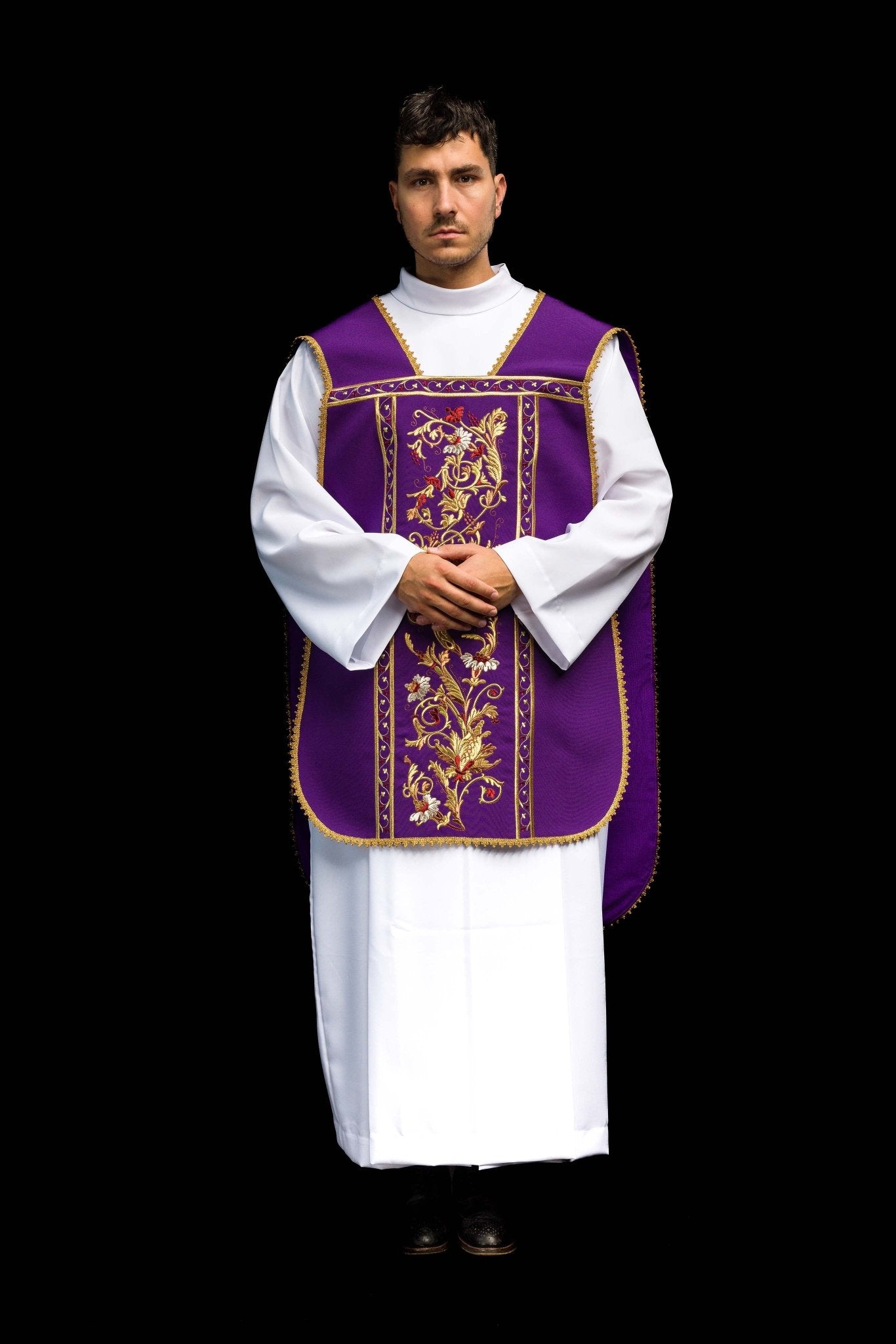 Purple Roman Chasuble embroidered with the motif of IHS KOR/200/03/01 FIOLET - CHASUBLES.COM