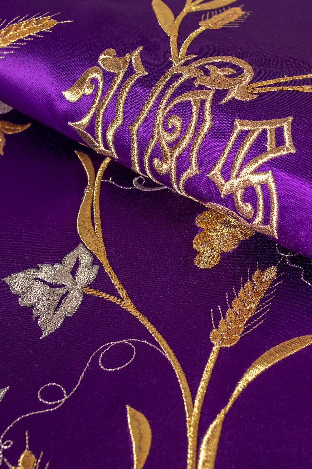 Purple Roman Chasuble with the motif of IHS, ears of wheat, and grapes KOR/122/03/01 FIOLET - HAFTINAUSA.COM