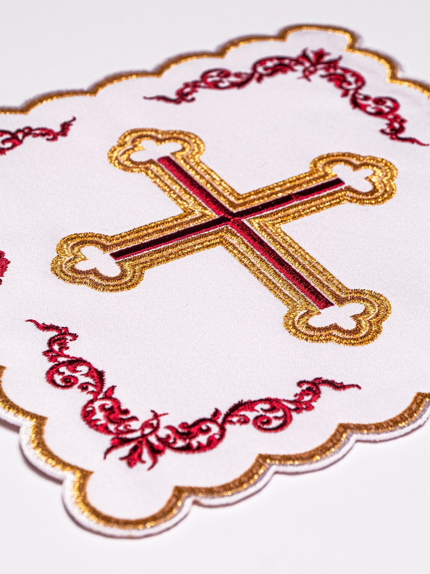 Red and gold chalice linen KK/158 - HAFTINAUSA.COM