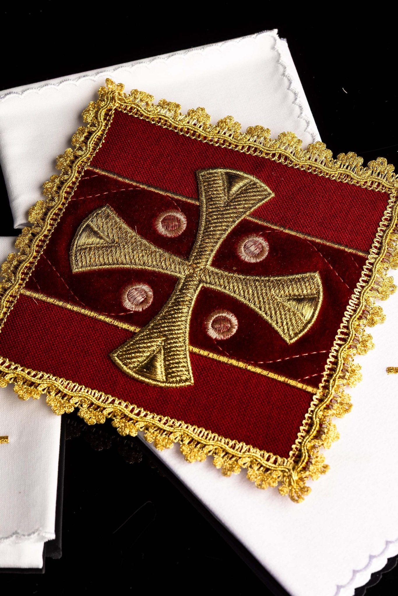 Red chalice linen embroidered on velvet S-5568/02 - CHASUBLES.COM