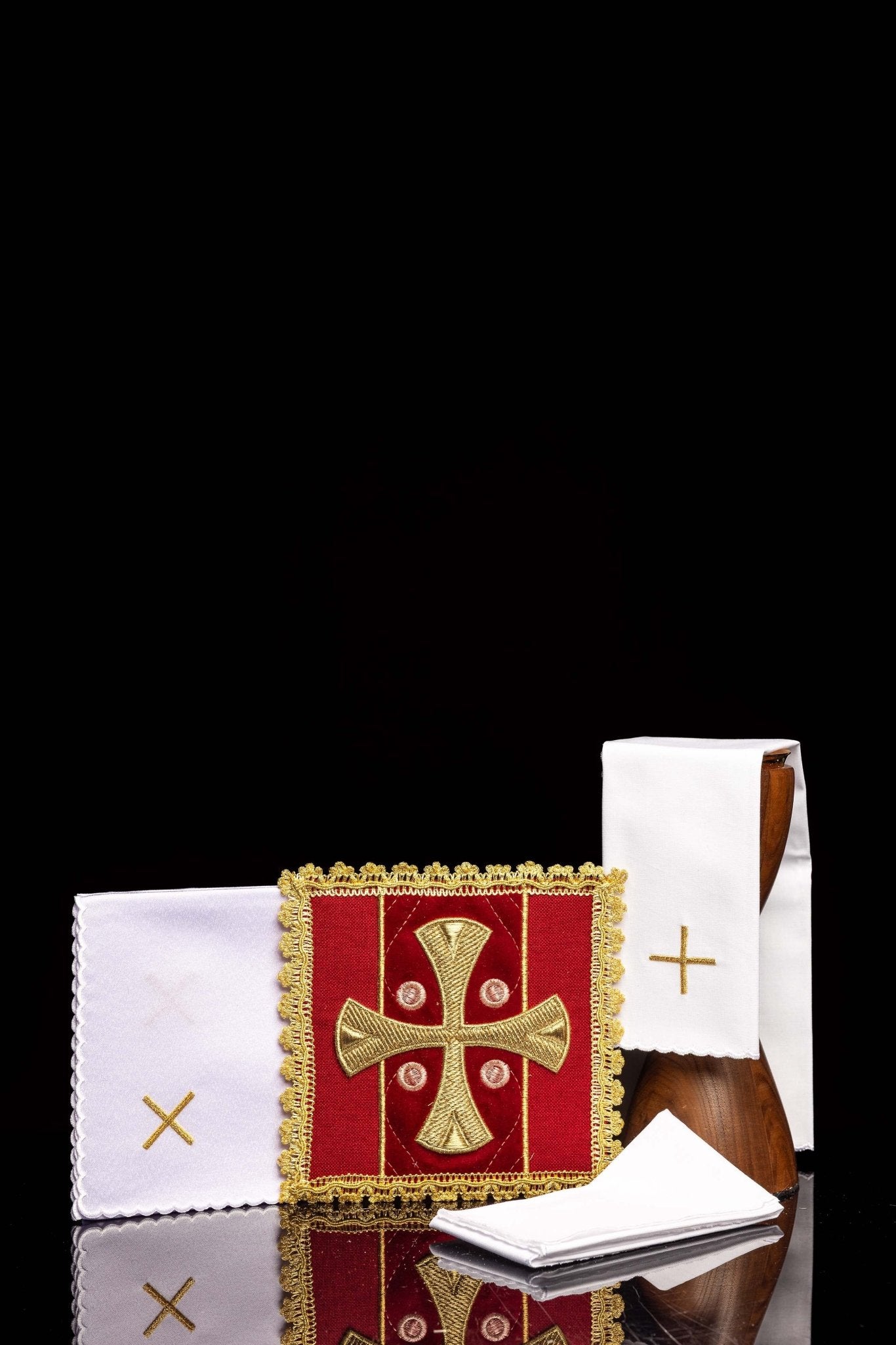 Red chalice linen embroidered on velvet S-5568/02 - CHASUBLES.COM