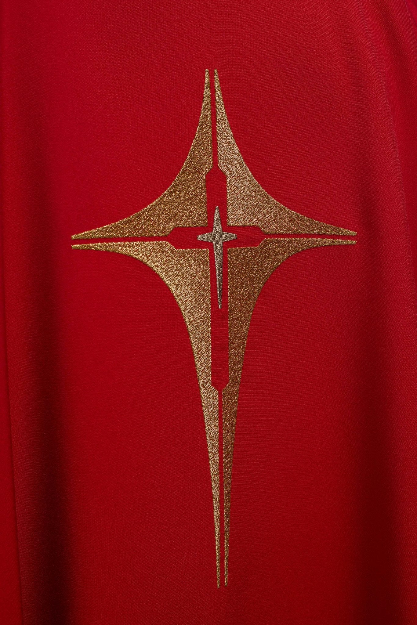 Red chasuble embroidered with cross motif KOR/002/02/12 CZERWONY - HAFTINAUSA.COM