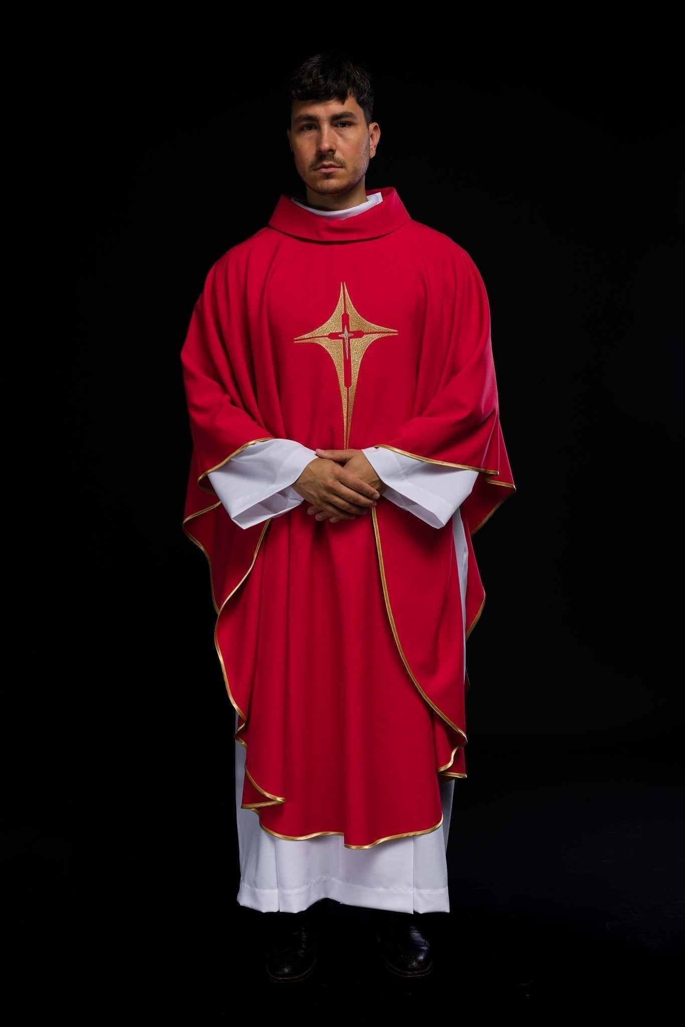 Red chasuble embroidered with cross motif KOR/002/02/12 CZERWONY - HAFTINAUSA.COM
