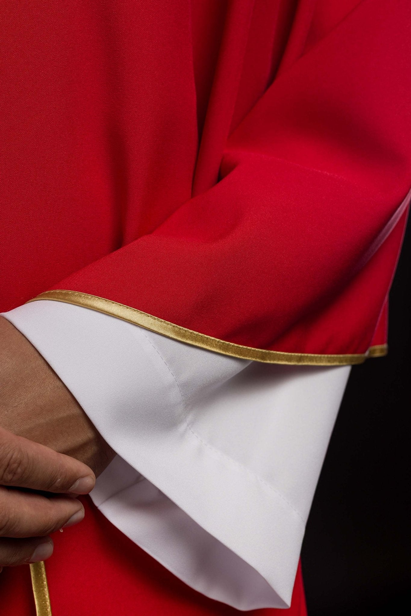 Red chasuble embroidered with cross motif KOR/002/02/12 CZERWONY - HAFTINAUSA.COM