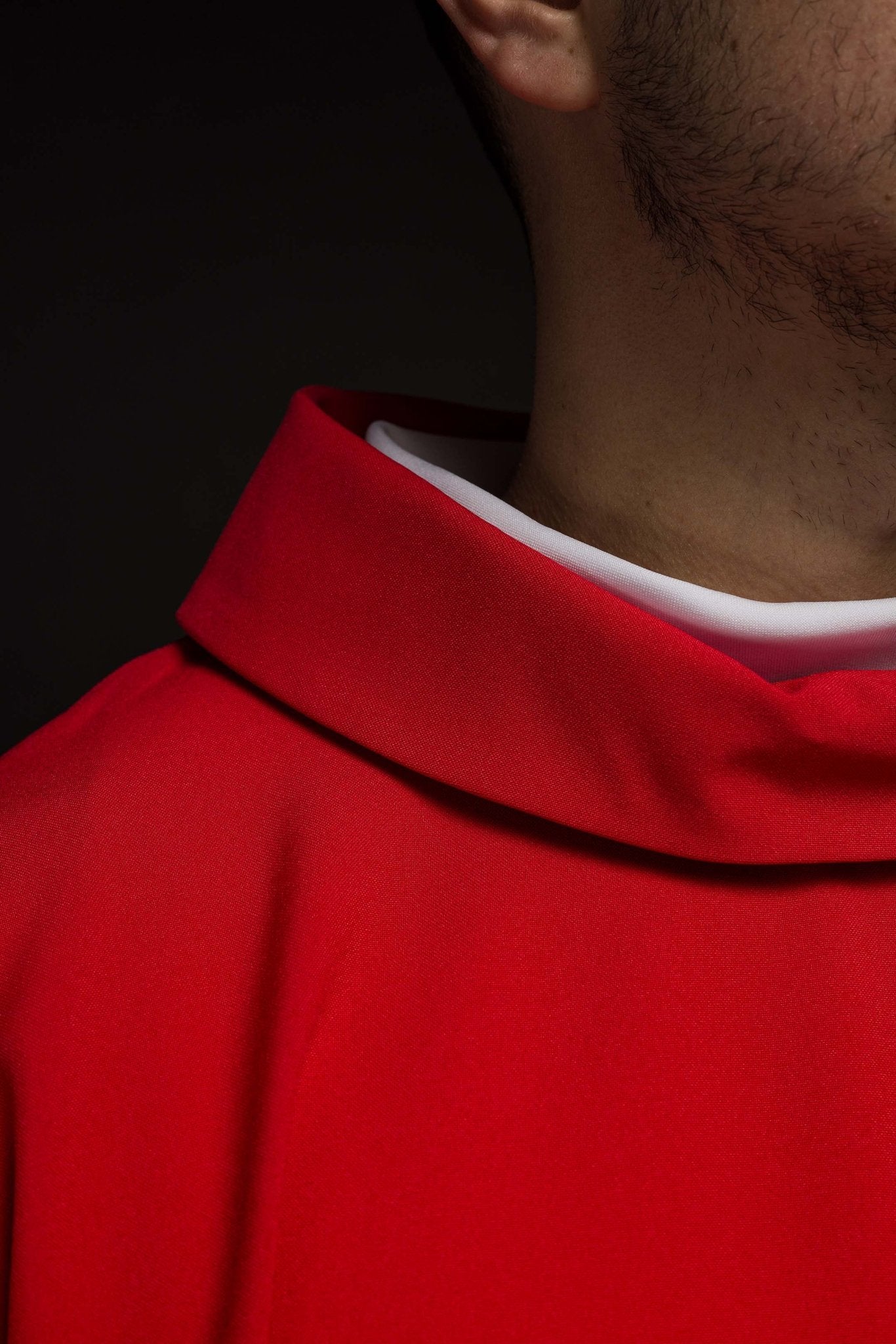 Red chasuble embroidered with cross motif KOR/002/02/12 CZERWONY - HAFTINAUSA.COM