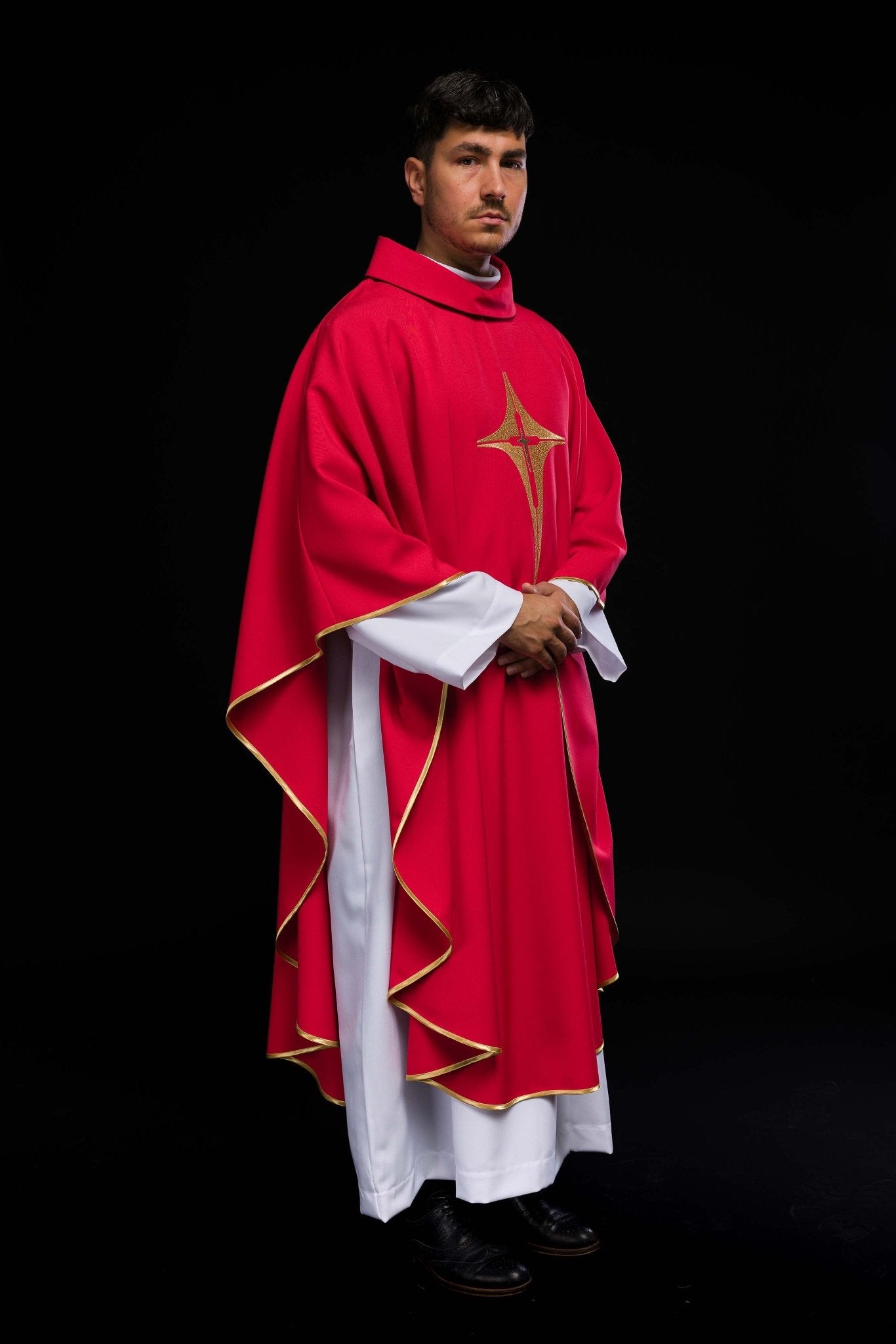 Red chasuble embroidered with cross motif KOR/002/02/12 CZERWONY - HAFTINAUSA.COM