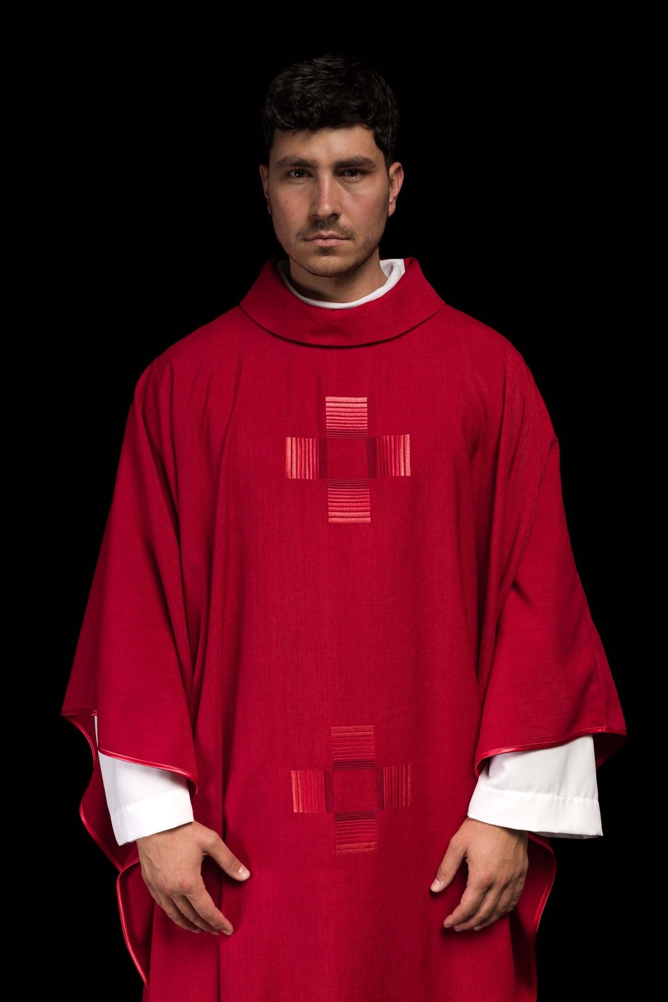 Red chasuble embroidered with crosse HA7033-02 CZERWONY - CHASUBLES.COM
