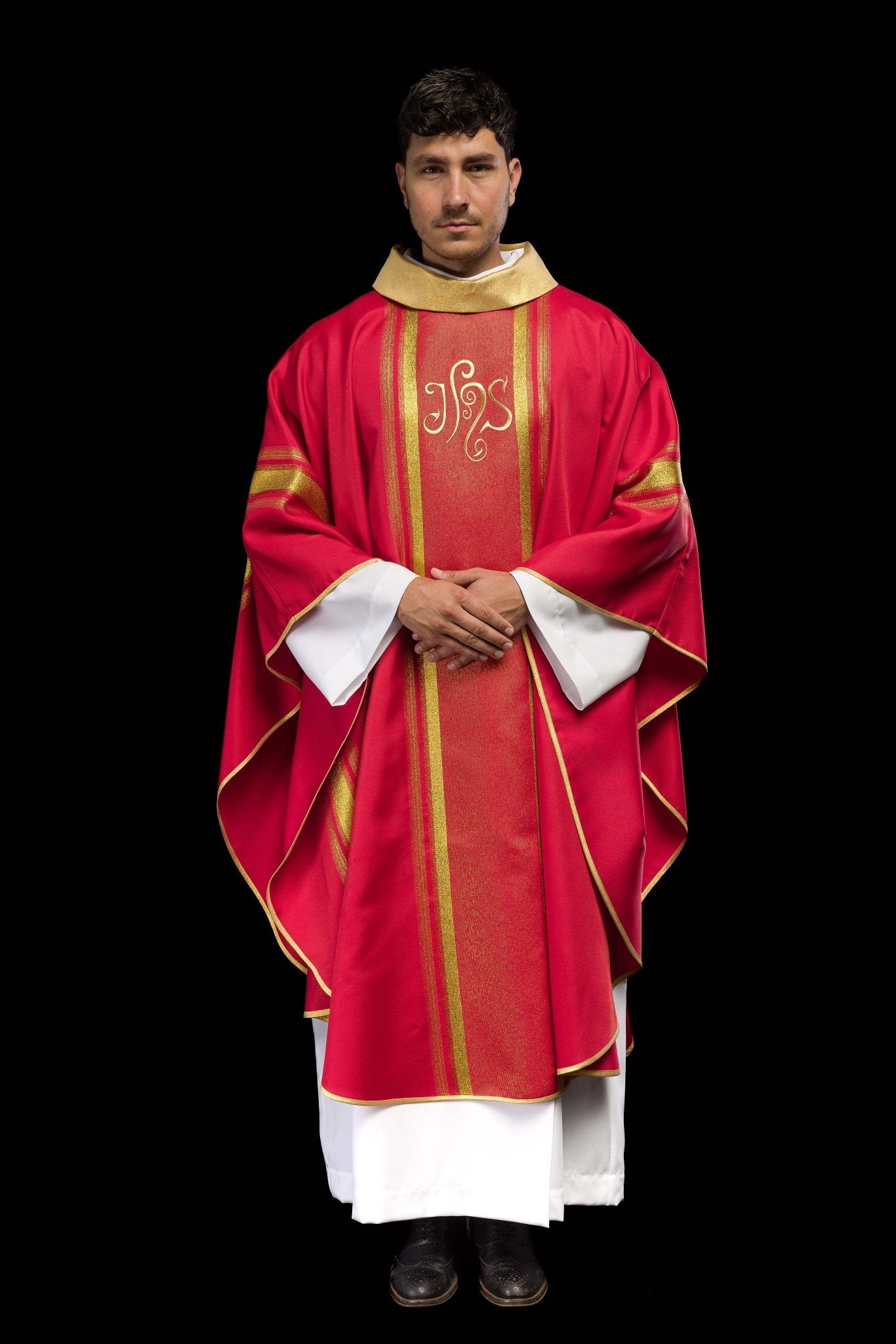Red chasuble embroidered with IHS motif with gilding KOR/183/02/27 CZERWONY - CHASUBLES.COM