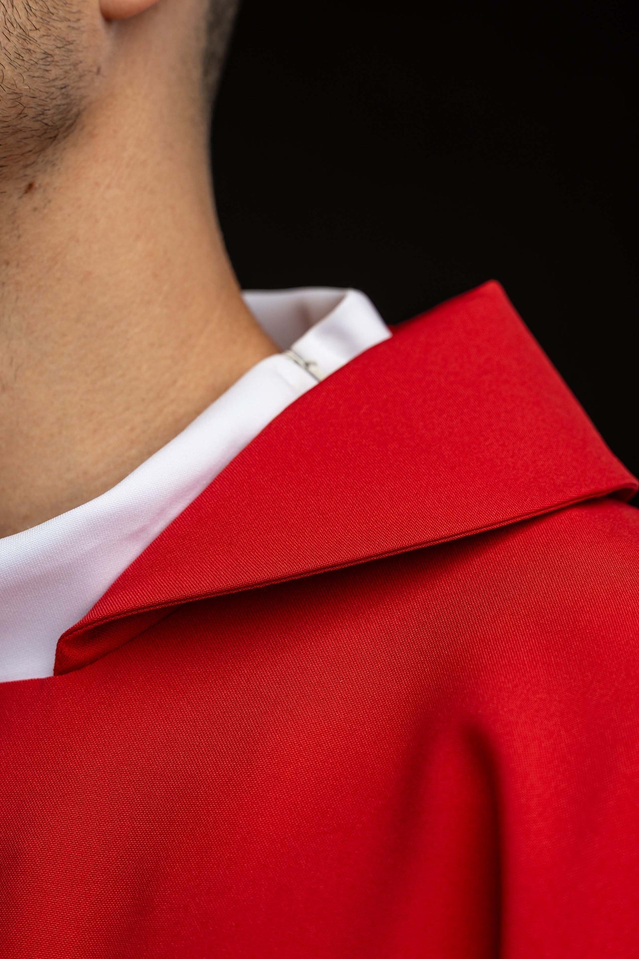 Red chasuble embroidered with the JHS symbol and a wide collar KOK/005/02/12/KARO - CHASUBLES.COM