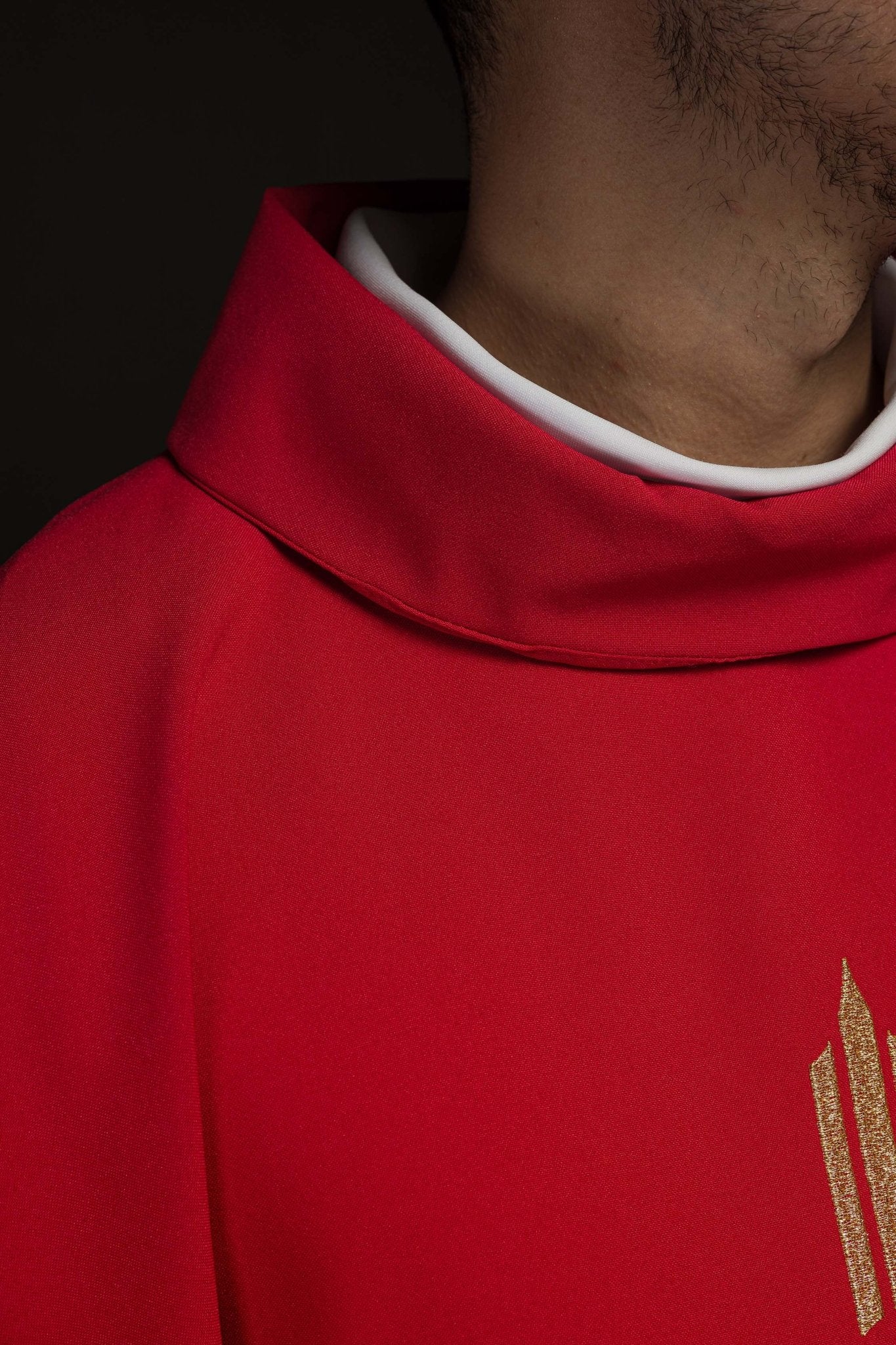 Red chasuble embroidered with the symbol of Cross IHS KOR/017/02/12 CZERWONY - CHASUBLES.COM
