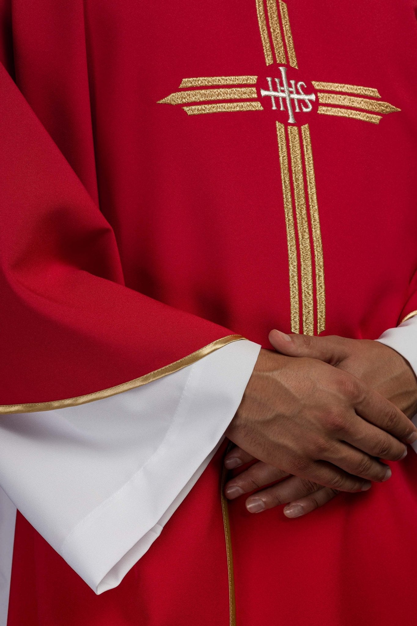 Red chasuble embroidered with the symbol of Cross IHS KOR/017/02/12 CZERWONY - CHASUBLES.COM