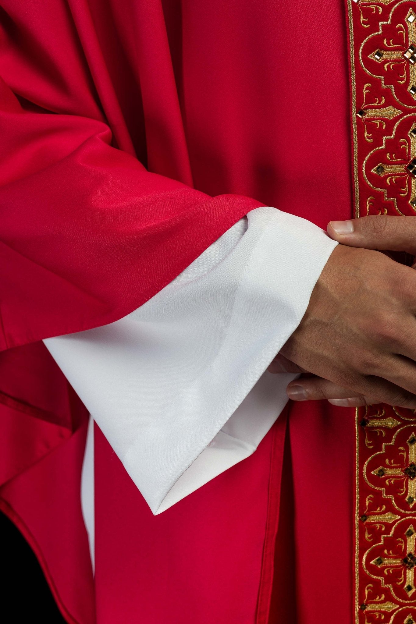 Red chasuble finished with 500 red faceted stones LE/7004/02 - CHASUBLES.COM