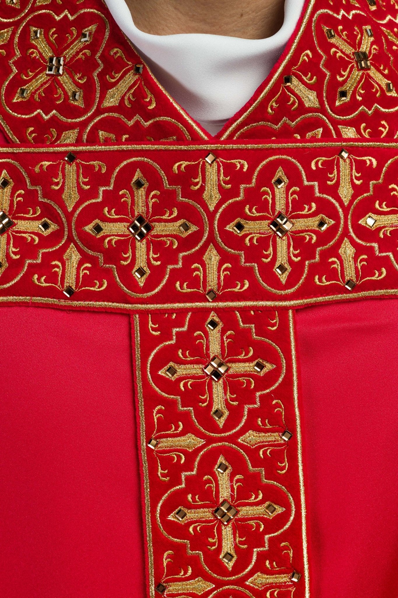 Red chasuble finished with 500 red faceted stones LE/7004/02 - CHASUBLES.COM