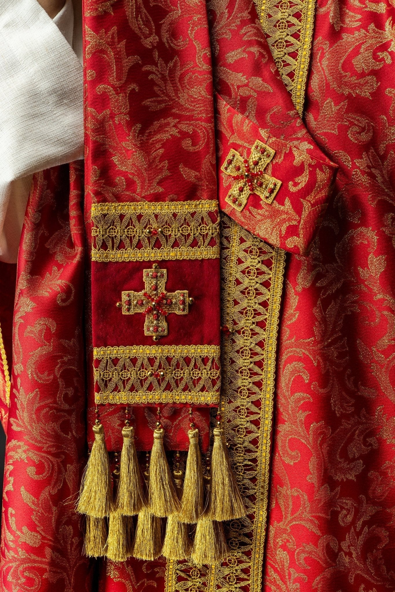 Red chasuble made of jacquard Italian fabric Handmade 7009 HM/7009/02/90 - HAFTINAUSA.COM