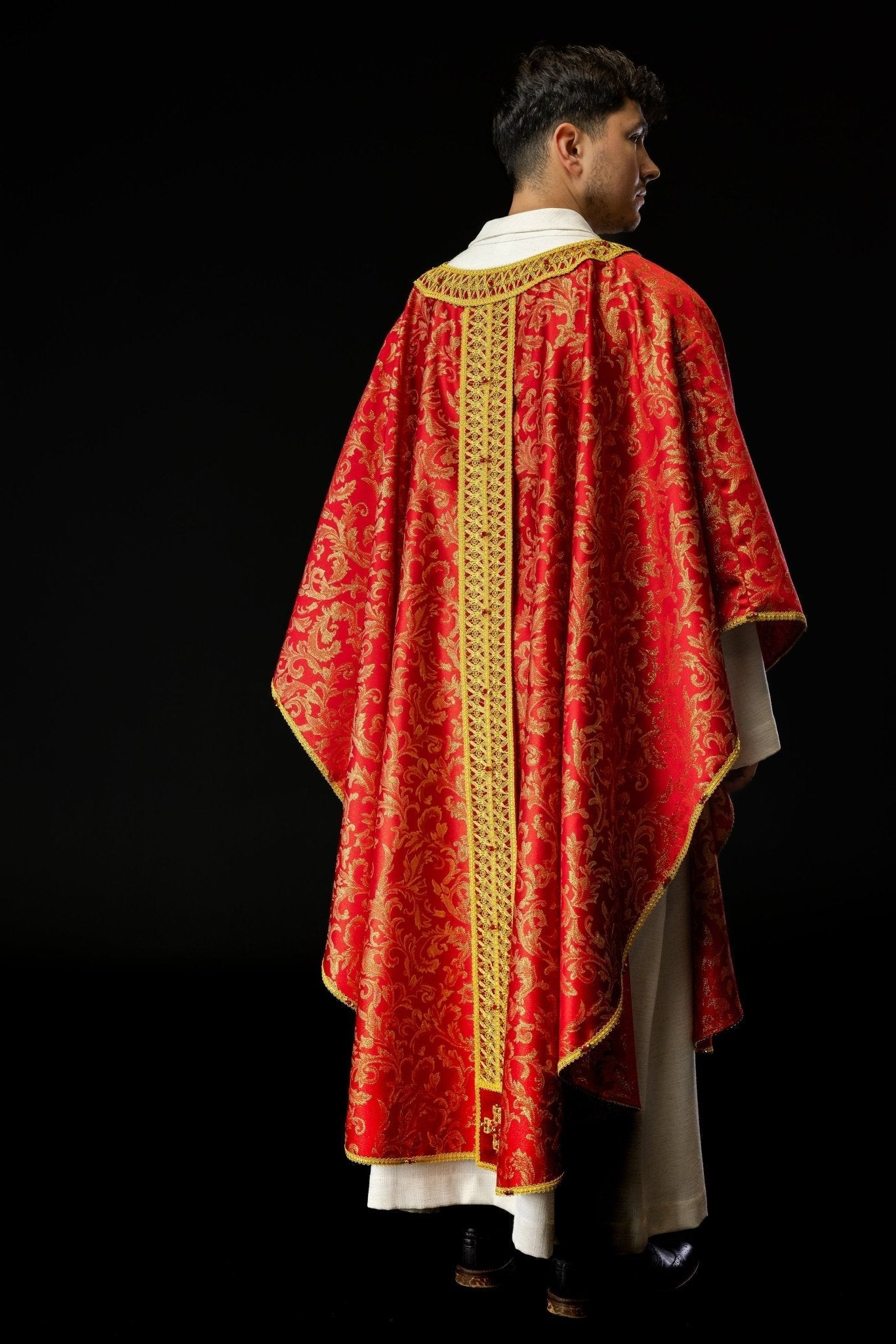 Red chasuble made of jacquard Italian fabric Handmade 7009 HM/7009/02/90 - HAFTINAUSA.COM