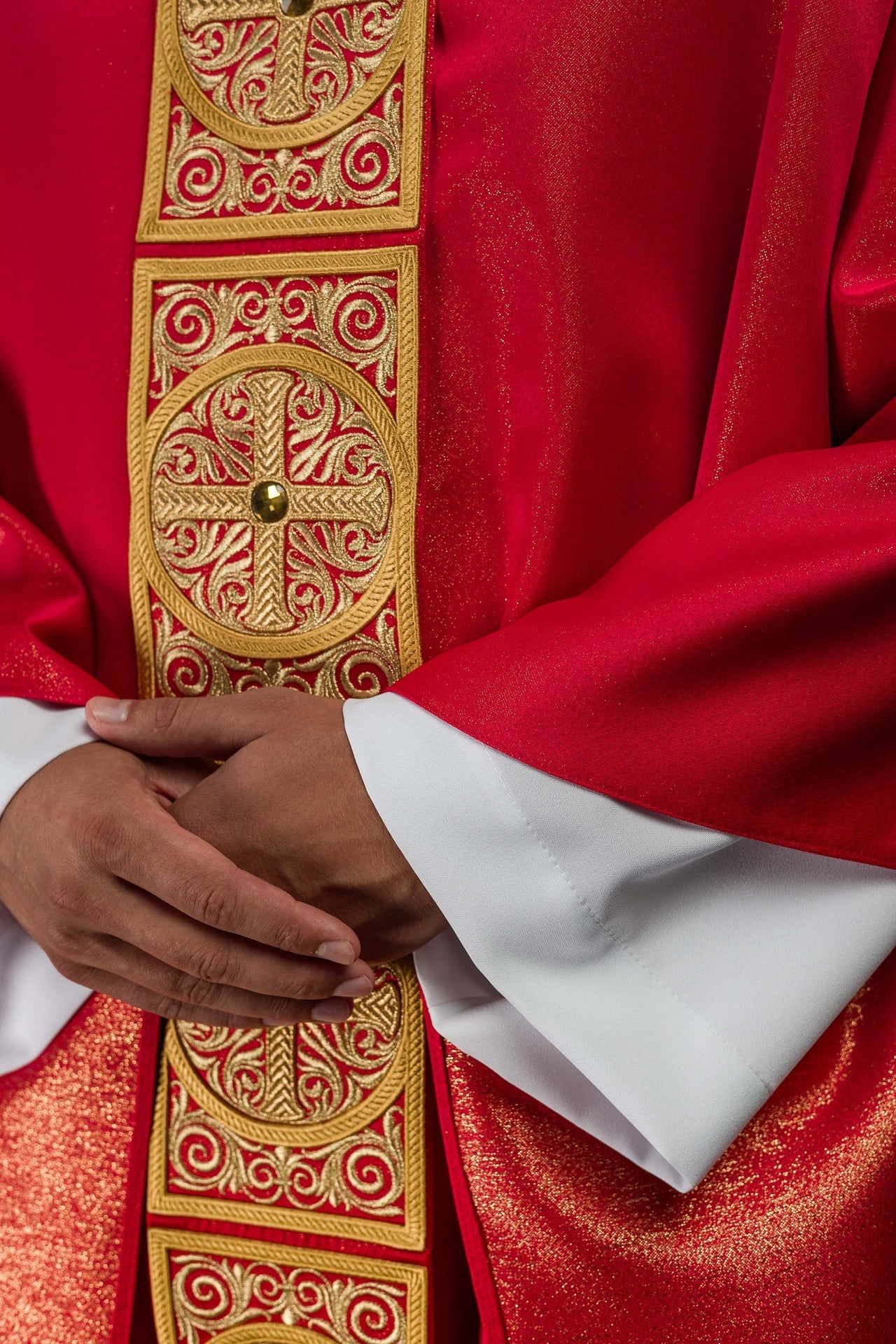 Red Chasuble Richly Embroidered and Decorated with Stones LE/7012/02 - CHASUBLES.COM